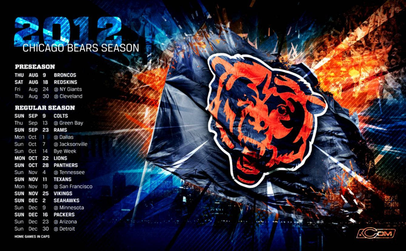 Chicago Bears 桌布 壁紙 — 芝加哥熊隊 2012 年賽季日程海報，帶有熾熱的橙色熊標誌，背景為動態的藍色和橙色抽象圖案。