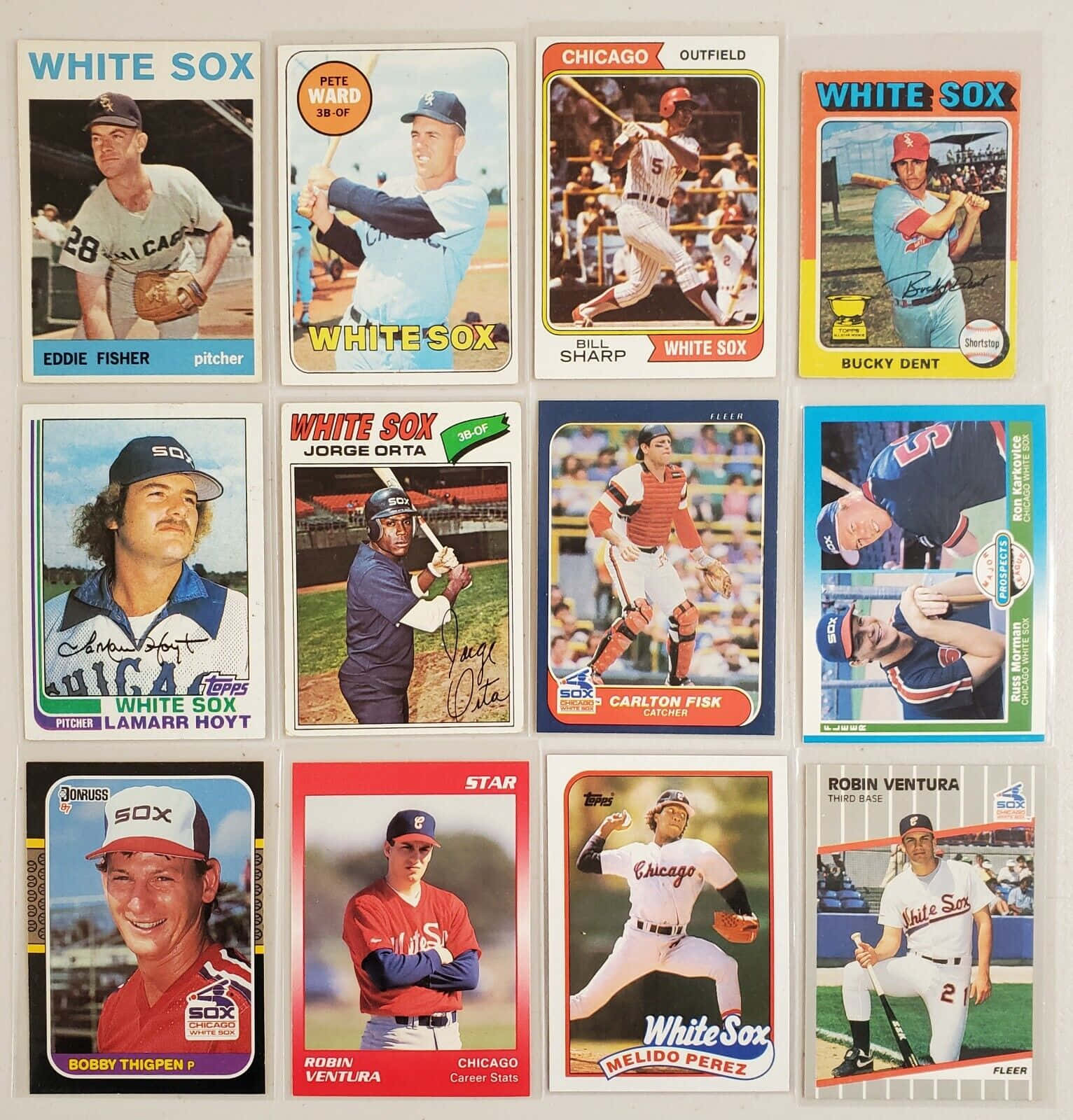 Baseball Cards 桌布 壁紙 — 芝加哥白襪隊的復古棒球交易卡收藏， featuring 像 Bucky Dent 和 Eddie Fisher 等球員在經典的 1970 年代姿勢。
