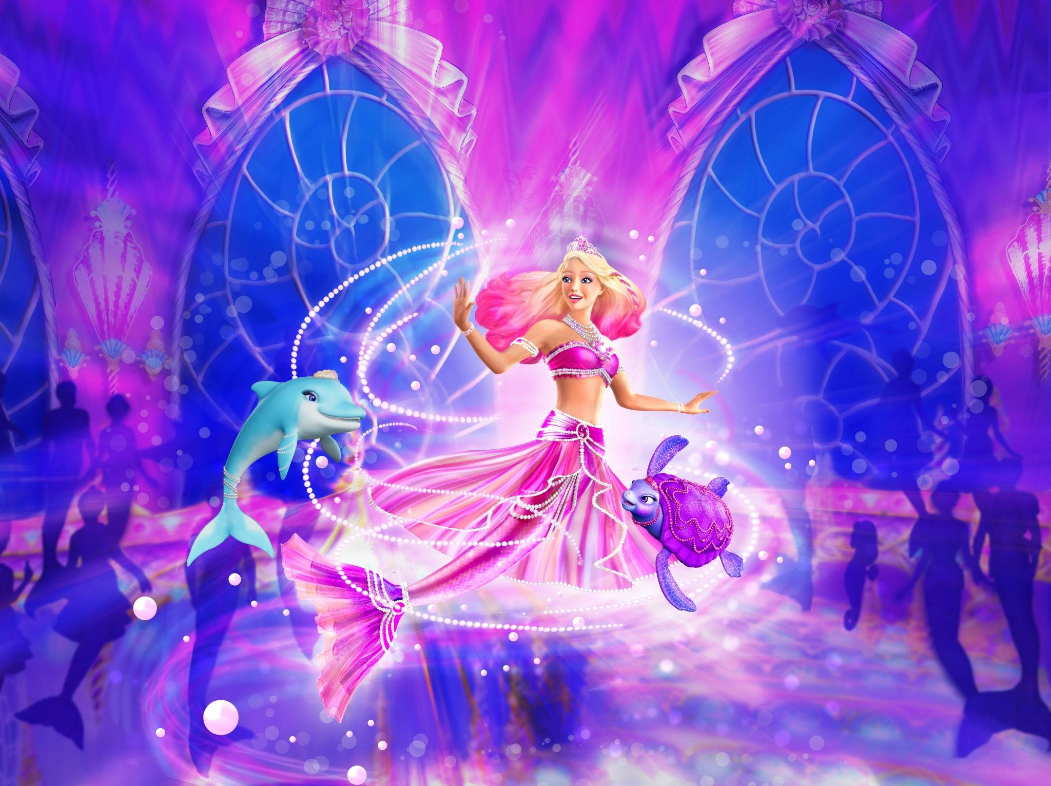 Princess 桌布 壁紙 — 芭比化身美人魚，身穿閃亮粉紅禮服，在發光的水下宮殿與海豚和海龜共舞。