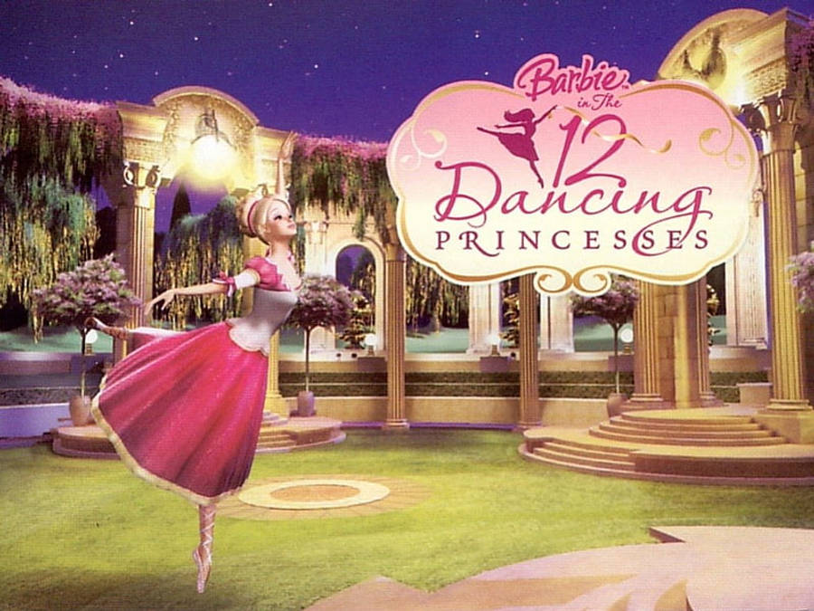 Princess 桌布 壁紙 — 芭比身穿粉紅色長裙，在星光熠熠的庭院中，伴隨著古典柱子和發光燈籠，單腳優雅地跳舞。