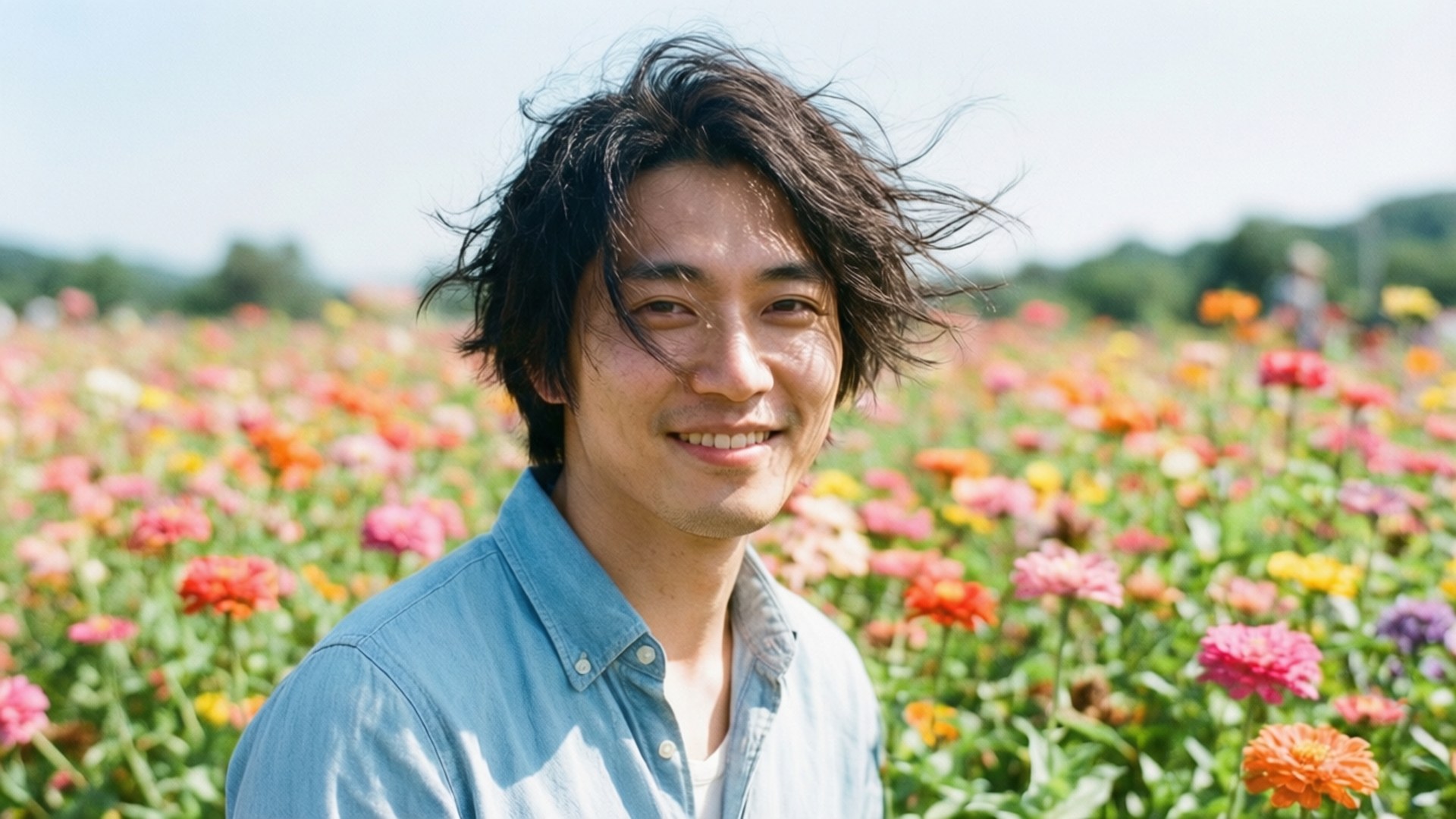 花海中的三葉綜介 壁紙