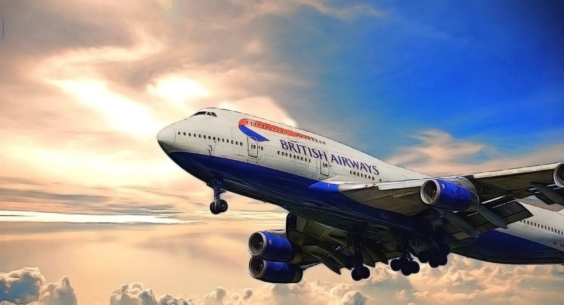 飛機 桌布 壁紙 — 英國航空波音747在壯麗的日落天空中翱翔，下方是金色的雲層。