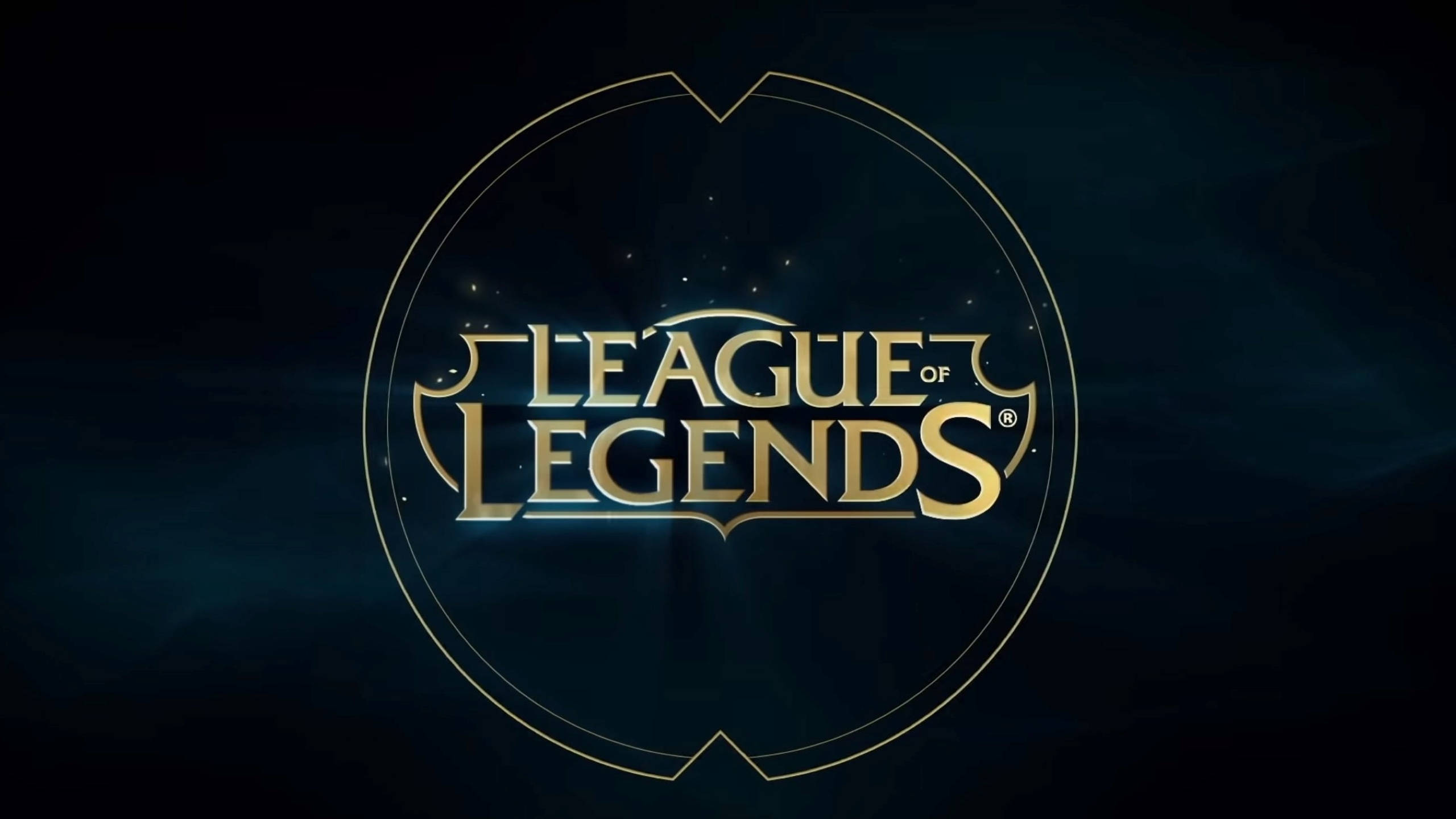 Gaming Logos 桌布 壁紙 — 《英雄聯盟》標誌在深色紋理背景上閃耀金色光芒，帶有微妙的粒子效果。