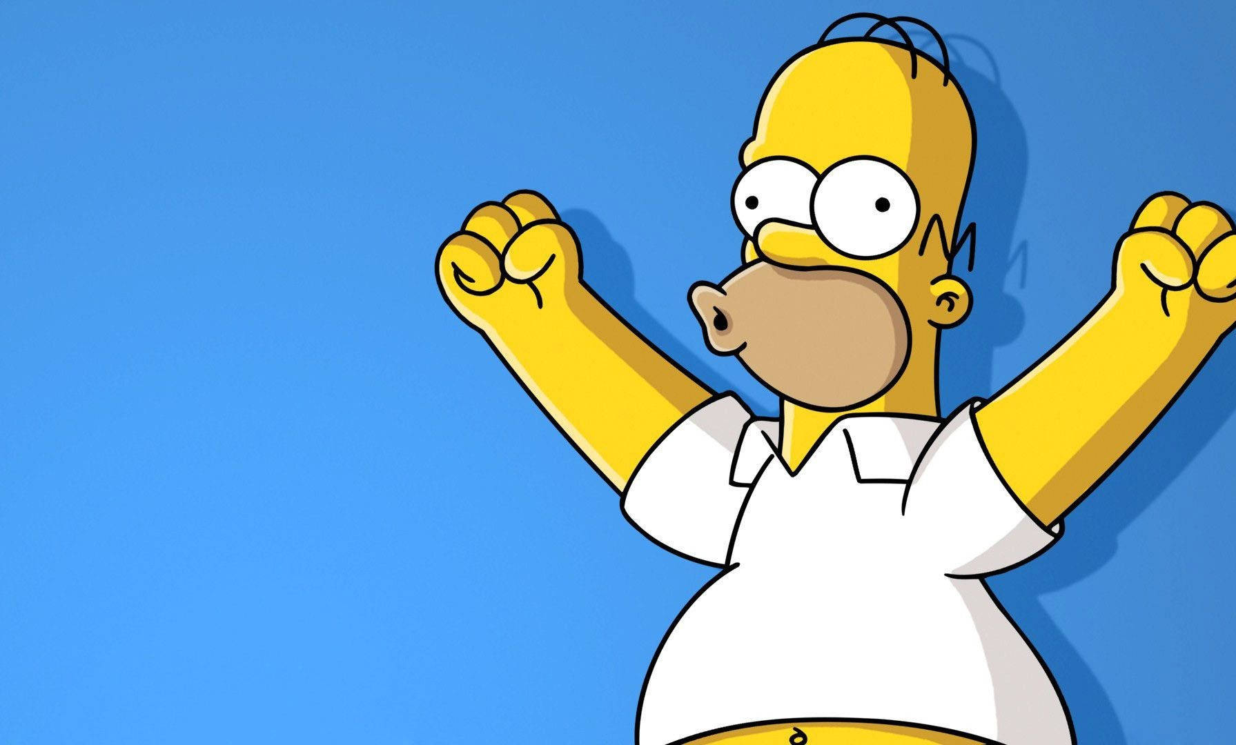 Homer Simpson Funny 桌布 壁紙 — 荷馬·辛普森在純藍色背景上高舉雙臂慶祝勝利。