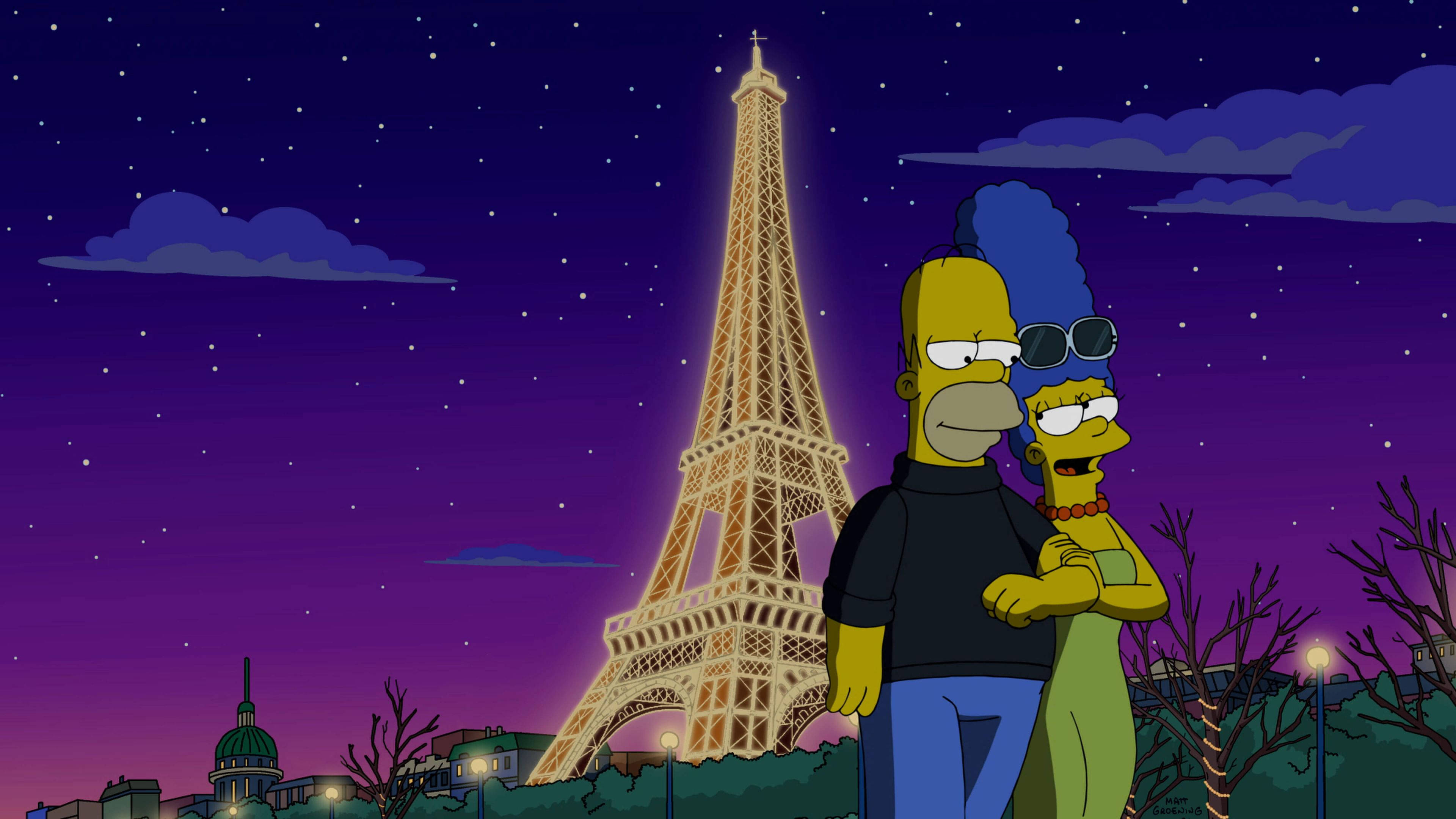 marge 桌布 壁紙 — 荷馬和瑪吉·辛普森在星光閃爍的紫色夜空下，手挽手站在發光的艾菲爾鐵塔前。