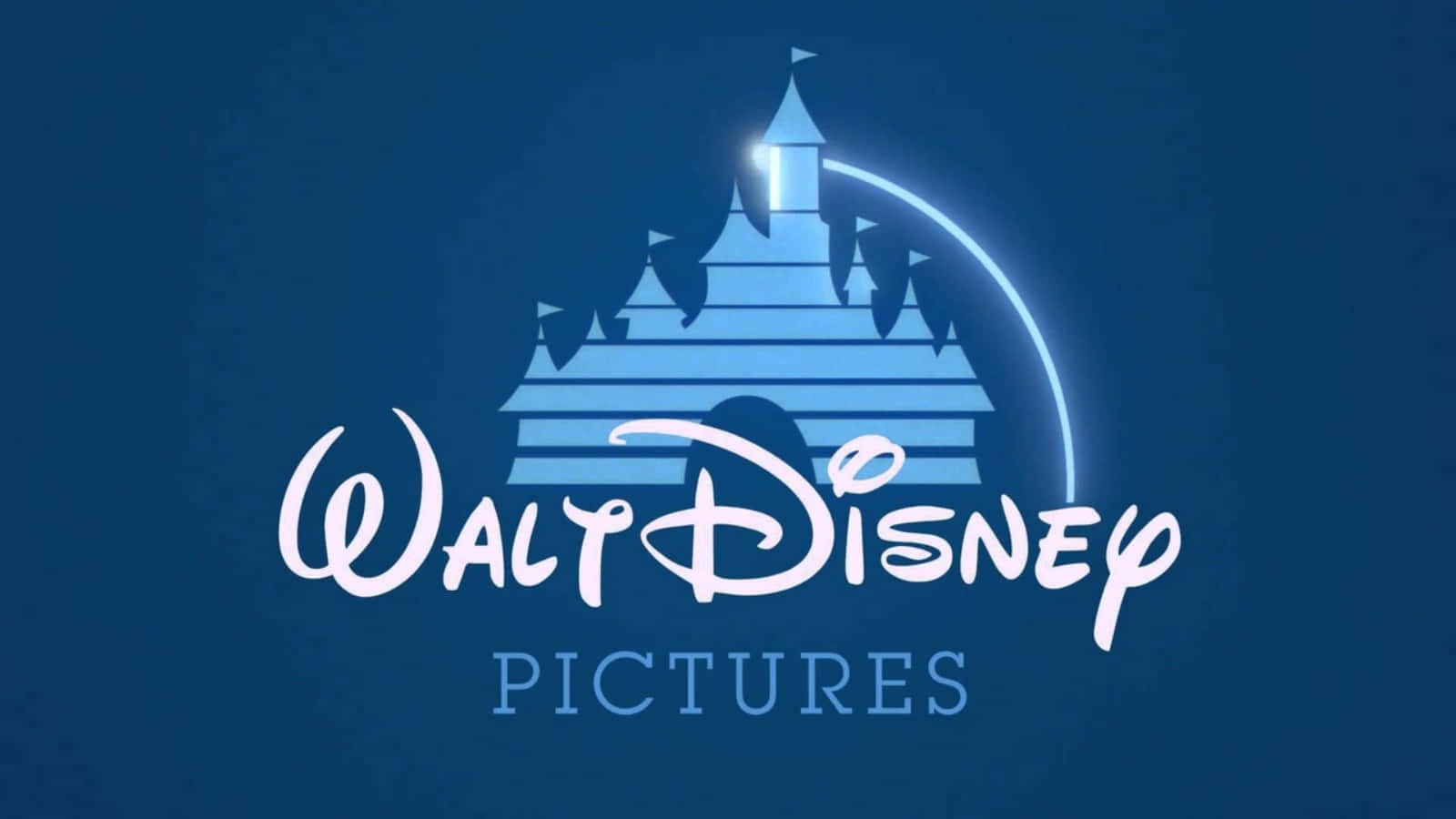 walt disney 桌布 壁紙 — 華特迪士尼影業標誌在深藍色背景上發出藍色光芒，帶有城堡剪影和弧形光。
