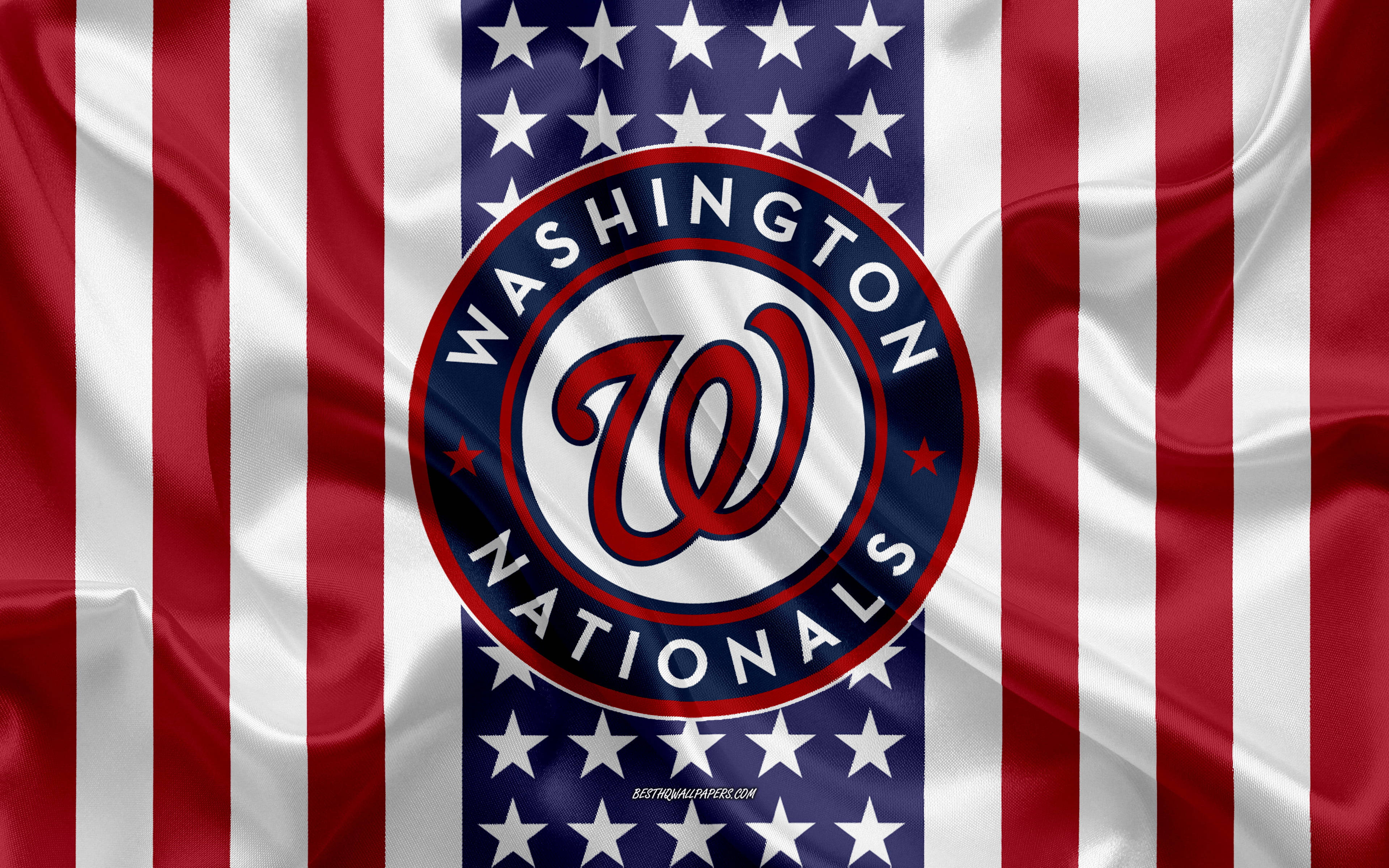 Nationals 桌布 壁紙 — 華盛頓國民隊棒球標誌置於飄揚的美國國旗中央，國旗有紅、白、藍條紋和星星。
