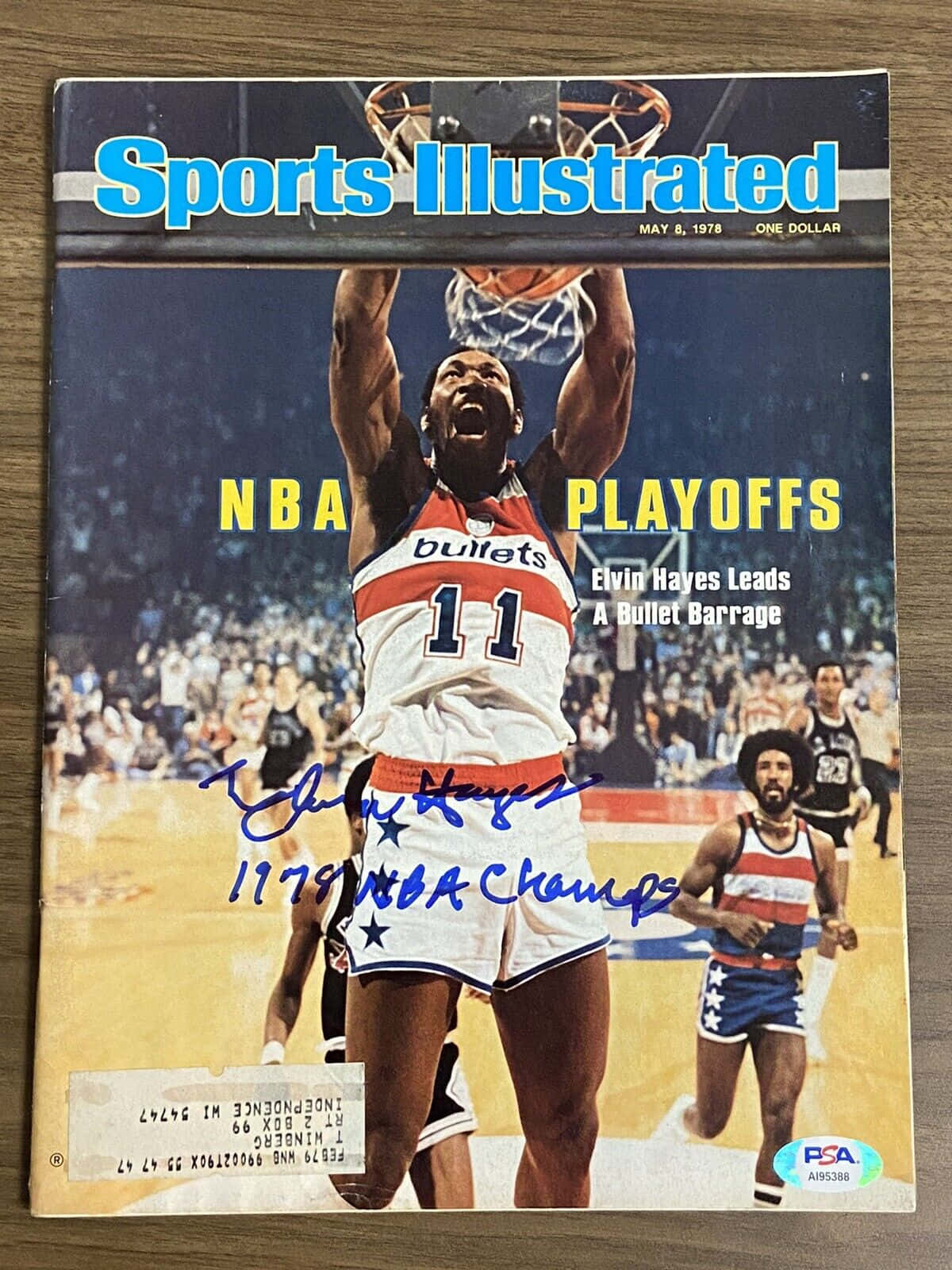 簽名版復古《體育畫報》封面， featuring 埃爾文·海耶斯在NBA季後賽中灌籃。 — NBA 壁紙