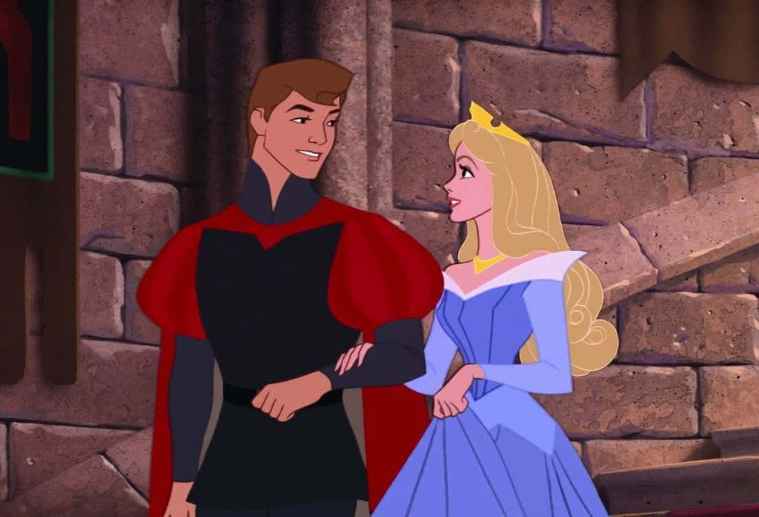 sleeping beauty 桌布 壁紙 — 菲力王子與奧羅拉公主在石城堡走廊分享溫馨時刻，她的藍色禮服與他的紅色斗篷形成對比。