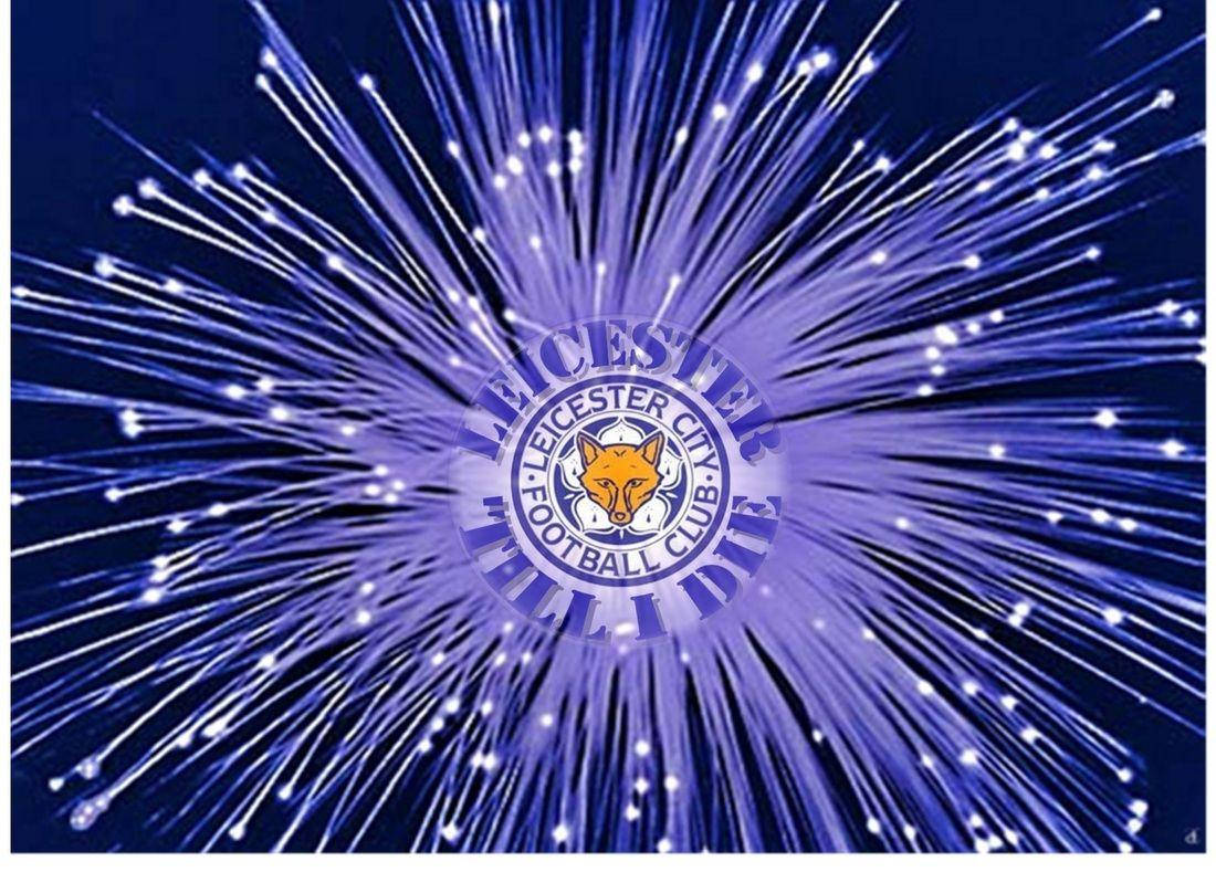 Fireworks 桌布 壁紙 — 萊斯特城足球俱樂部徽章在深藍色背景上散發出電光藍色光束。