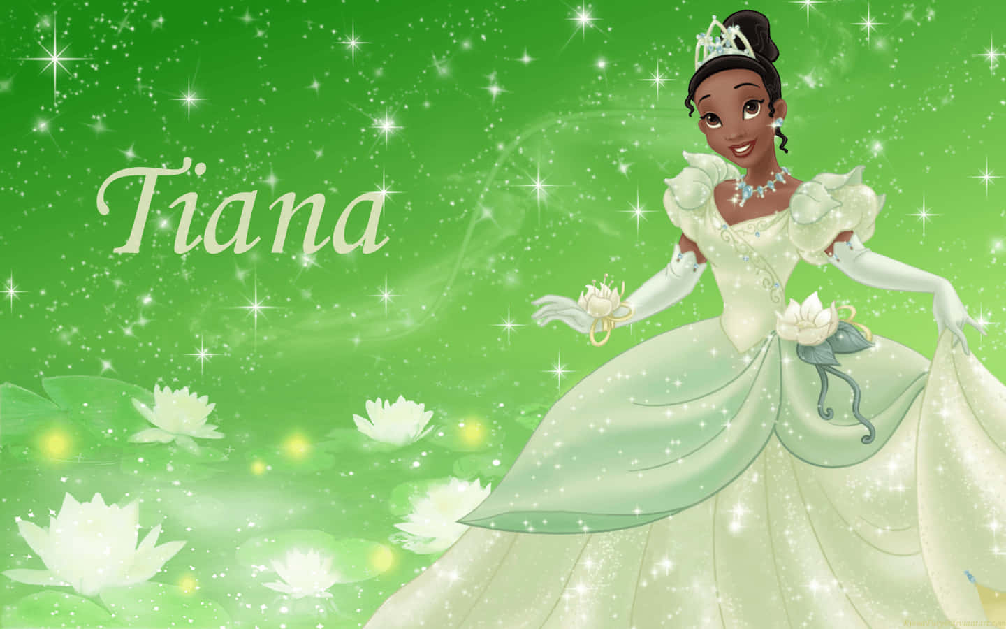 Princess Tiana 桌布 壁紙 — 蒂安娜公主身穿閃閃發光的白色禮服，在充滿活力的綠色星空背景下，優雅地站在發光的蓮花叢中。