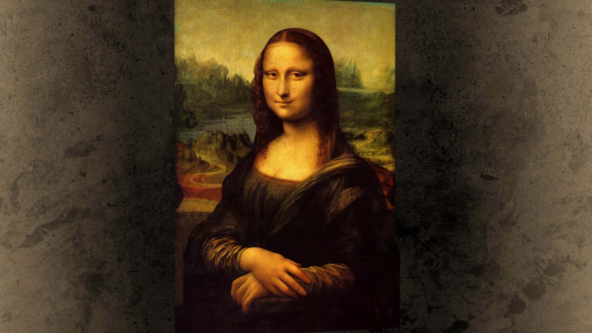 Mona Lisa 桌布 壁紙 — 蒙娜麗莎肖像，帶有神秘微笑，由紋理深色牆壁框住。