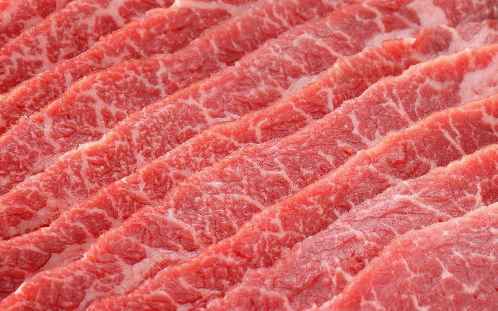 meat 桌布 壁紙 — 薄切生牛肉的特寫，帶有複雜的大理石花紋和豐富的紅色。