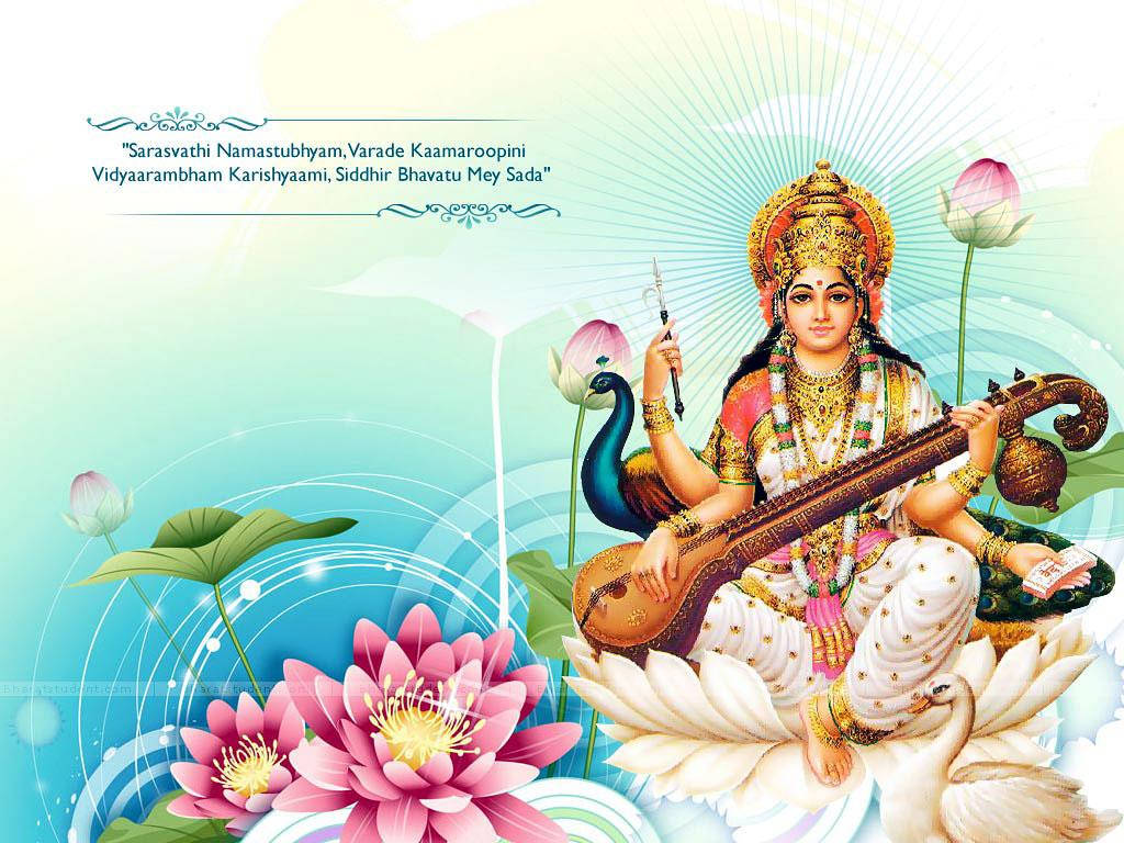 Saraswati Devi 桌布 壁紙 — 薩拉斯瓦蒂女神優雅地坐在白色蓮花上，手持維納琴，周圍環繞著粉紅色蓮花和一隻孔雀。