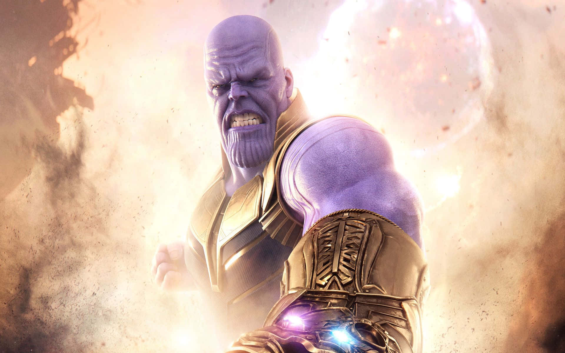 Thanos 桌布 壁紙 — 薩諾斯憤怒地咆哮，他的無限手套在橙色和金色煙霧的熾熱爆炸中發光。