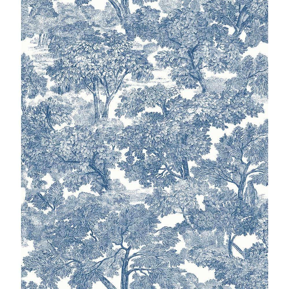 Beautiful Vintage 桌布 壁紙 — 藍白托伊爾壁紙，以經典重複圖案呈現精緻的手繪樹木和葉子。