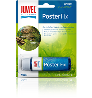 水下動畫 桌布 壁紙 — 藍白相間的Poster Fix膠水管，包裝在綠色和白色的泡殼包裝中，帶有德文文字和水生圖案。