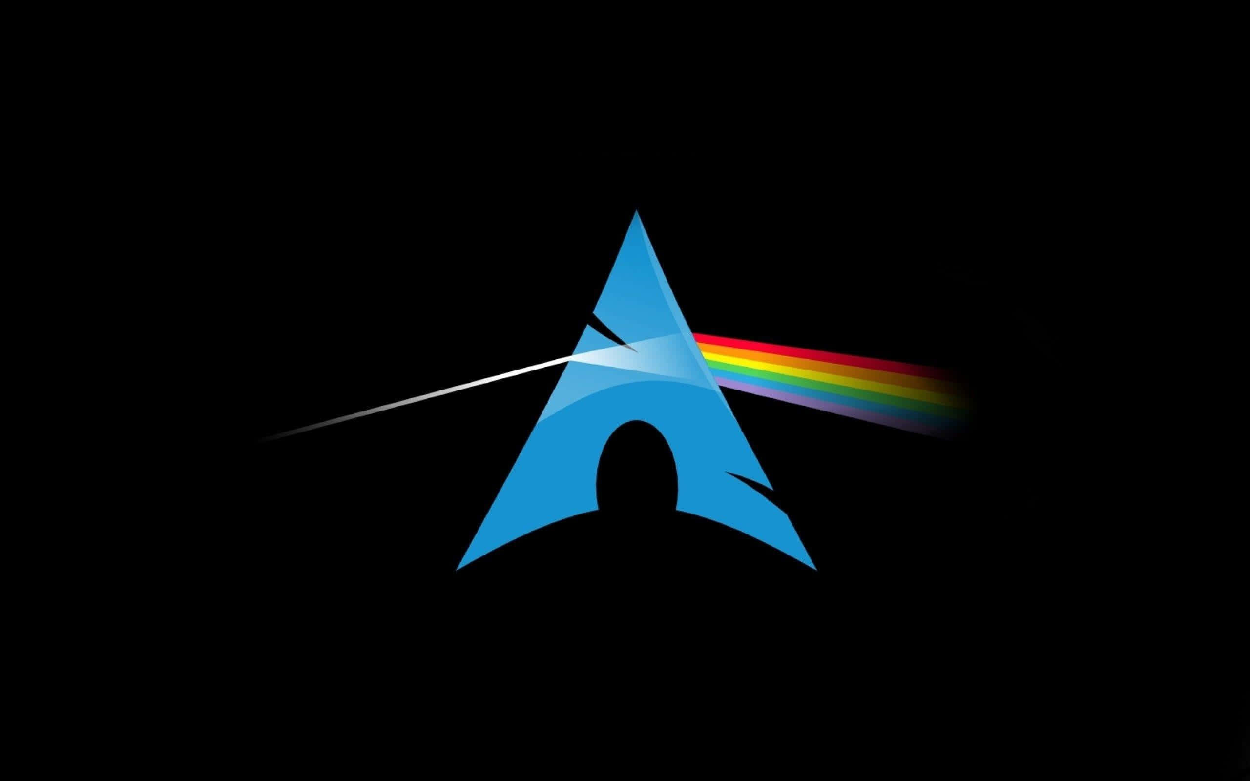 Dark Side Of The Moon 桌布 壁紙 — 藍色三角棱鏡將白色光束折射成鮮豔的彩虹，背景為黑色。