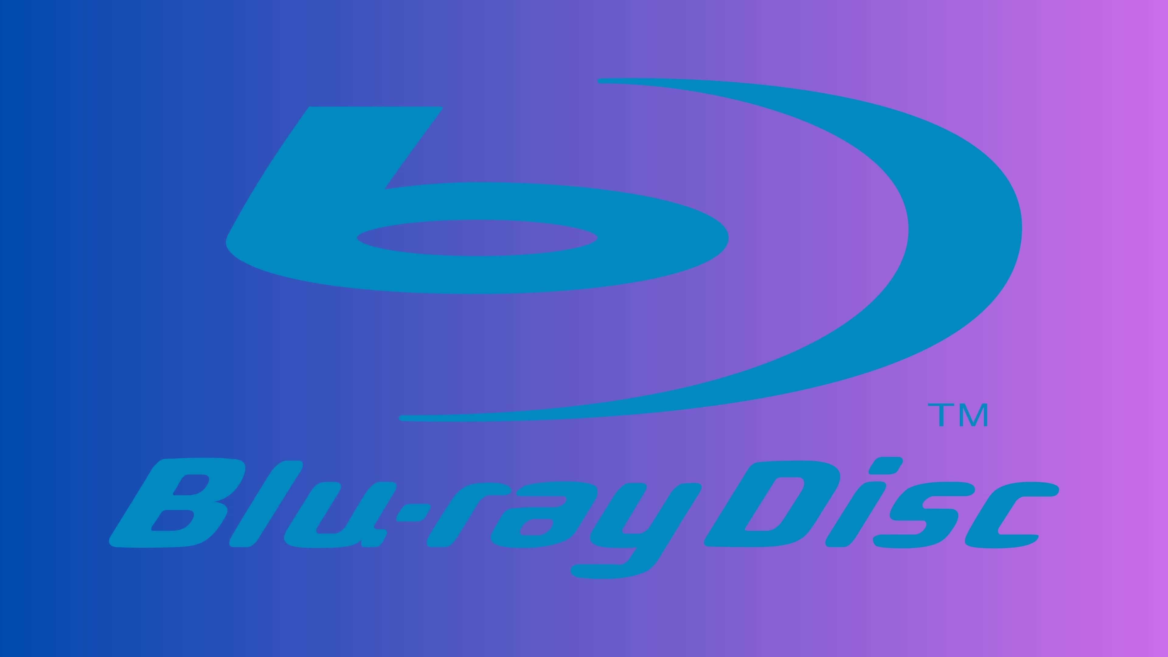 4K Blu-ray 桌布 壁紙 — 藍色到紫色的鮮豔漸層背景上，展示了標誌性的青綠色Blu-ray Disc標誌及其招牌的弧線和文字。