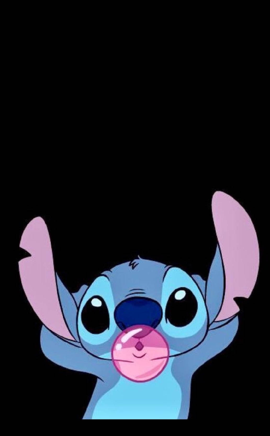 史迪奇 迪士尼 桌布 壁紙 — 藍色卡通外星人，大眼睛，在黑色背景上吹粉紅色泡泡。