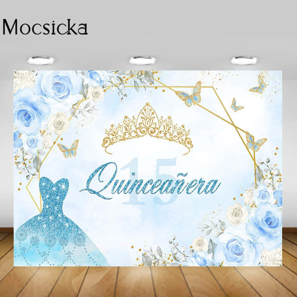 Quinceanera 桌布 壁紙 — 藍色和金色的十五歲生日派對背景，配有玫瑰、蝴蝶、皇冠和數字15。