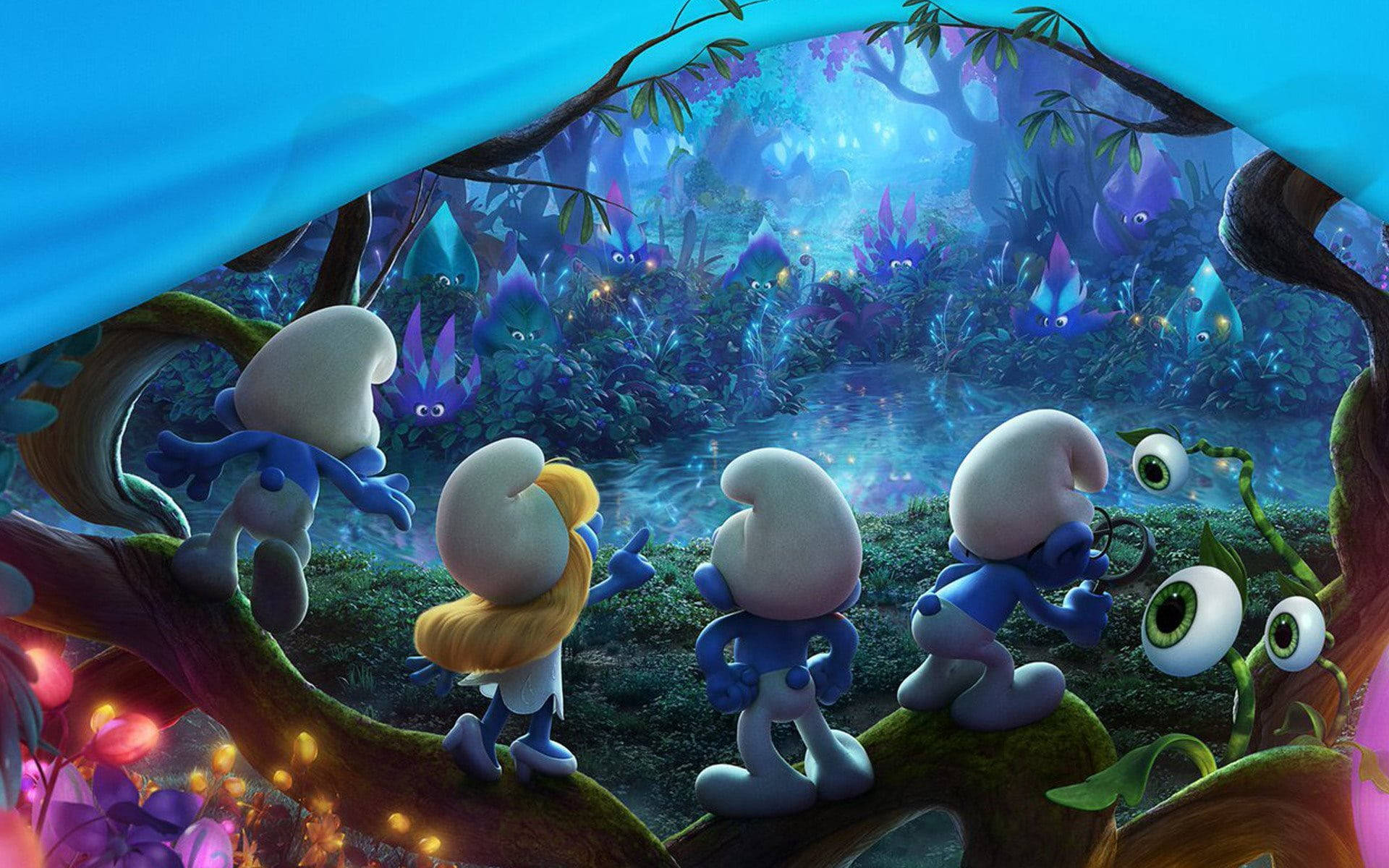Animated Cartoon 桌布 壁紙 — 藍色小精靈角色從樹冠窺視一個發光的神秘森林，充滿了紫色發光的生物和巨大的眼球。