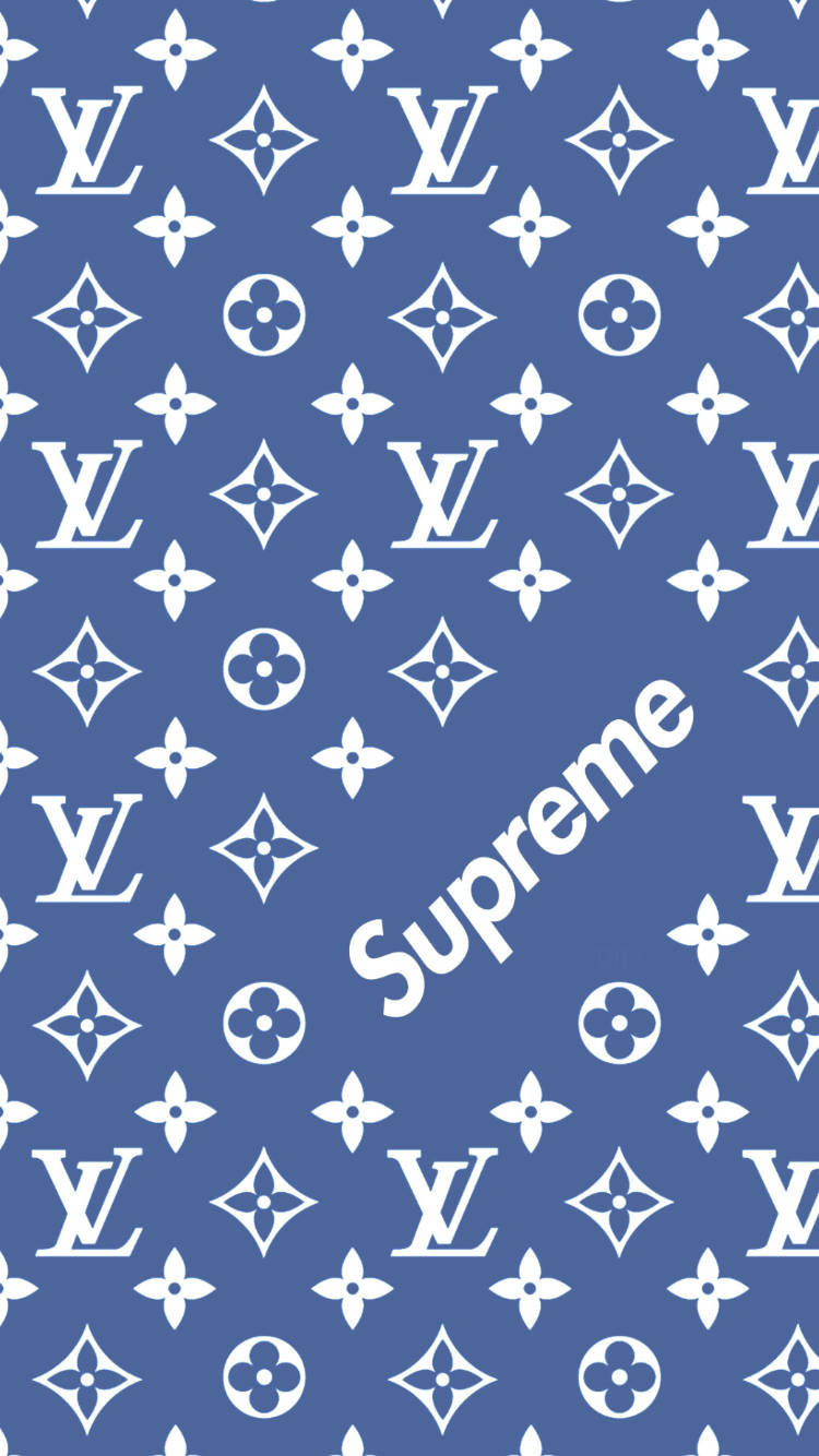 路易威登 桌布 壁紙 — 藍色桌布，帶有重複的白色 Louis Vuitton 字母組合和對角 Supreme 標誌。