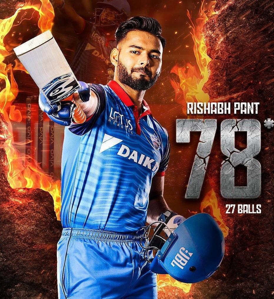 Delhi Capitals 桌布 壁紙 — 藍色球衣的板球運動員Rishabh Pant在火熱背景下手持球棒，顯示得分78。