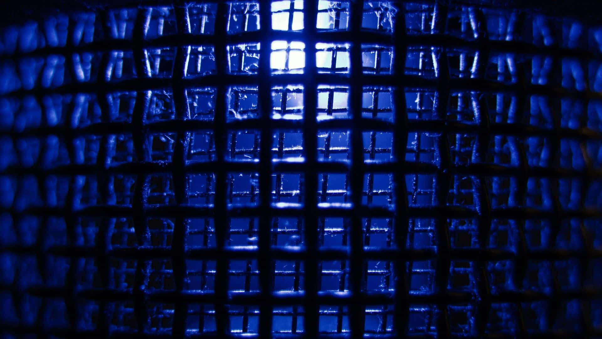 grid 桌布 壁紙 — 藍色紋理網格的近距離特寫，帶有發光方塊，營造出未來感的數位圖案。