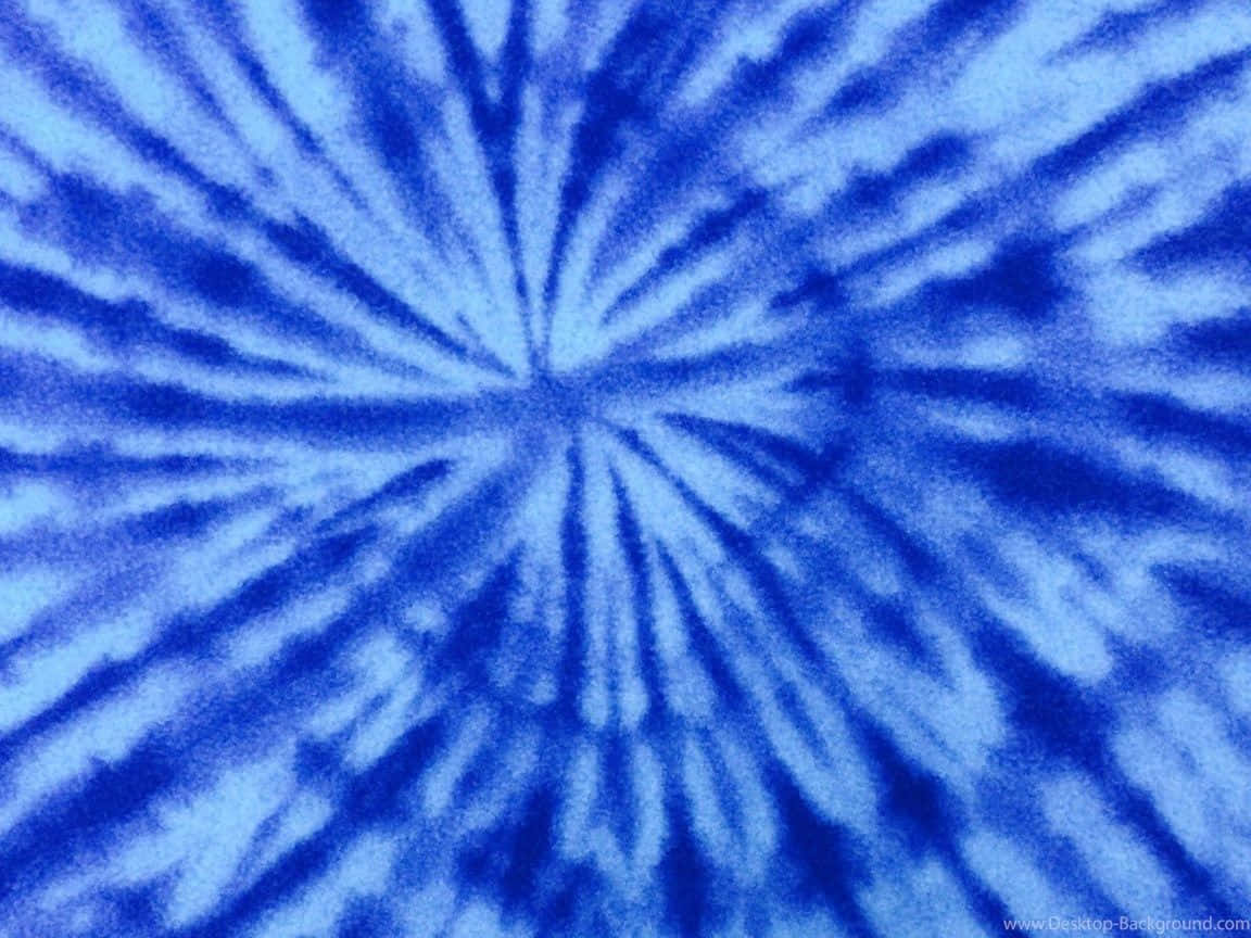 扎染 桌布 壁紙 — 藍色紮染布料的特寫，帶有從中心點放射出的徑向漩渦。