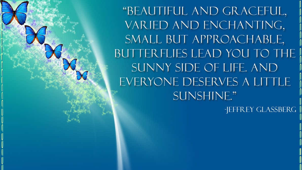 Butterfly Quotes 桌布 壁紙 — 藍色蝴蝶沿著發光的光束翩翩飛舞，背景是漸層的藍綠色，並帶有鼓舞人心的名言。