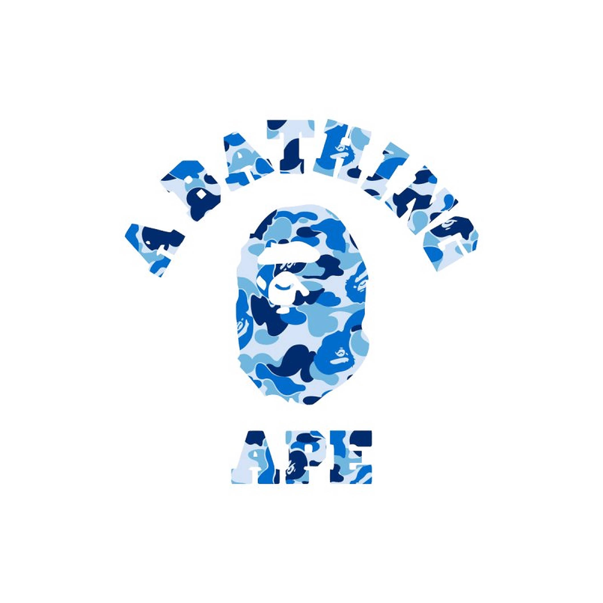 bape logo 桌布 壁紙 — 藍色迷彩圖案BAPE標誌，帶有猿頭和文字，白色背景。