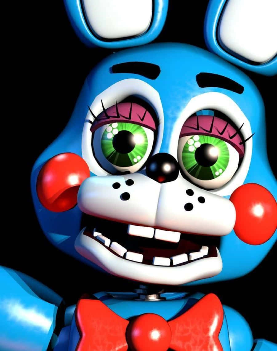 Ultimate Custom Night 桌布 壁紙 — 藍色電子動畫兔子的特寫，擁有發光的綠色眼睛和露出牙齒的寬闊笑容，背景為黑色。