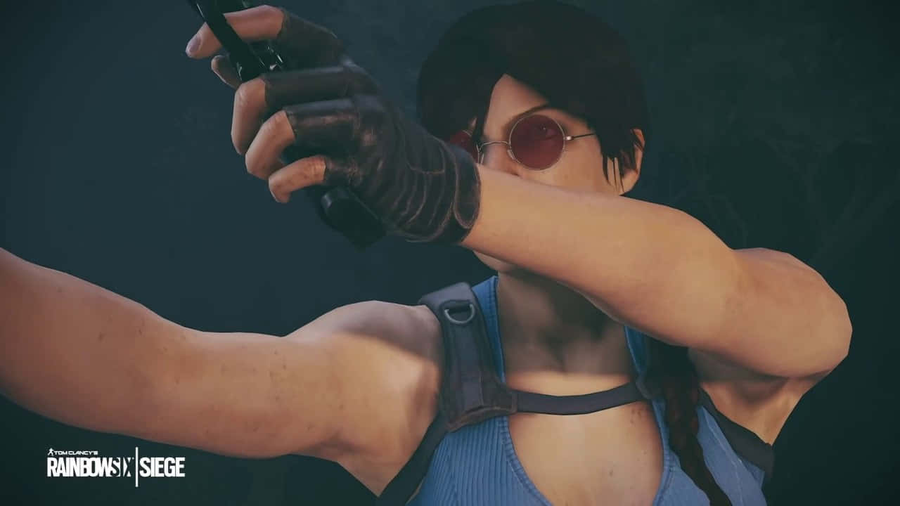 Rainbow Six Siege Ash 桌布 壁紙 — 《虹彩六號：圍攻行動》中的女性幹員在黑暗背景下專注地瞄準手槍。