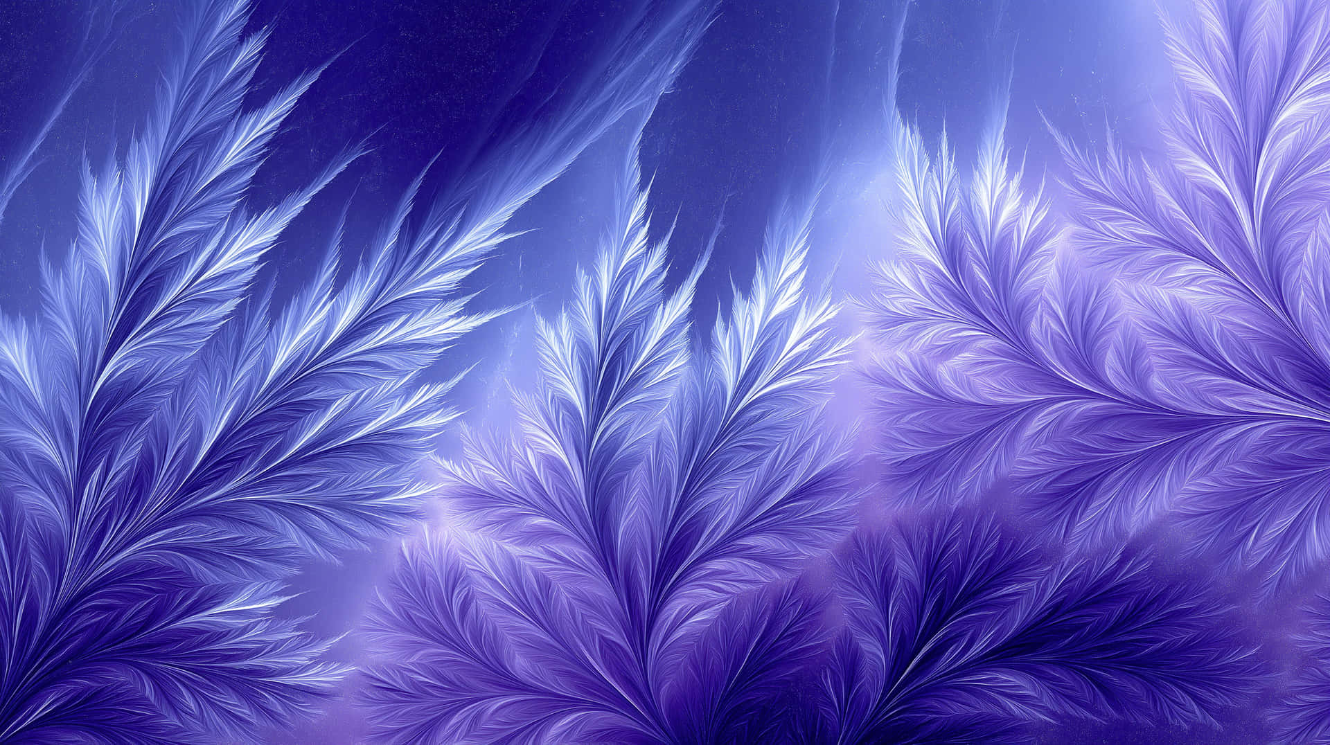 Fractal Feathers in Dendritic Universe 壁紙 — 虹彩霜羽在深紫和藍色中發光，映襯著明亮的漸變背景。