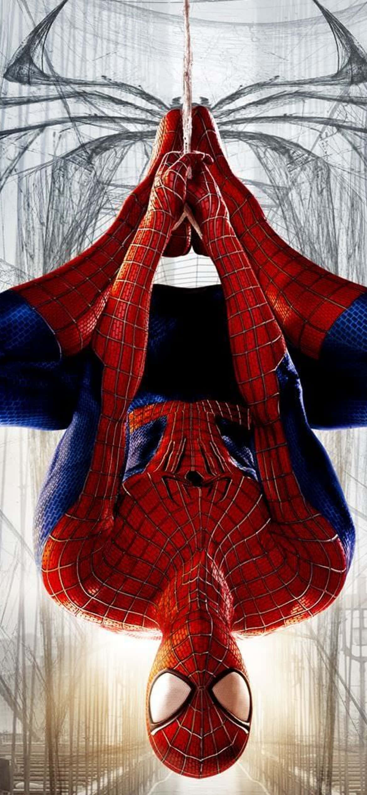 Ultimate Spider-man 桌布 壁紙 — 蜘蛛人倒掛在蜘蛛網上，背景是纏結的蜘蛛網和城市建築。