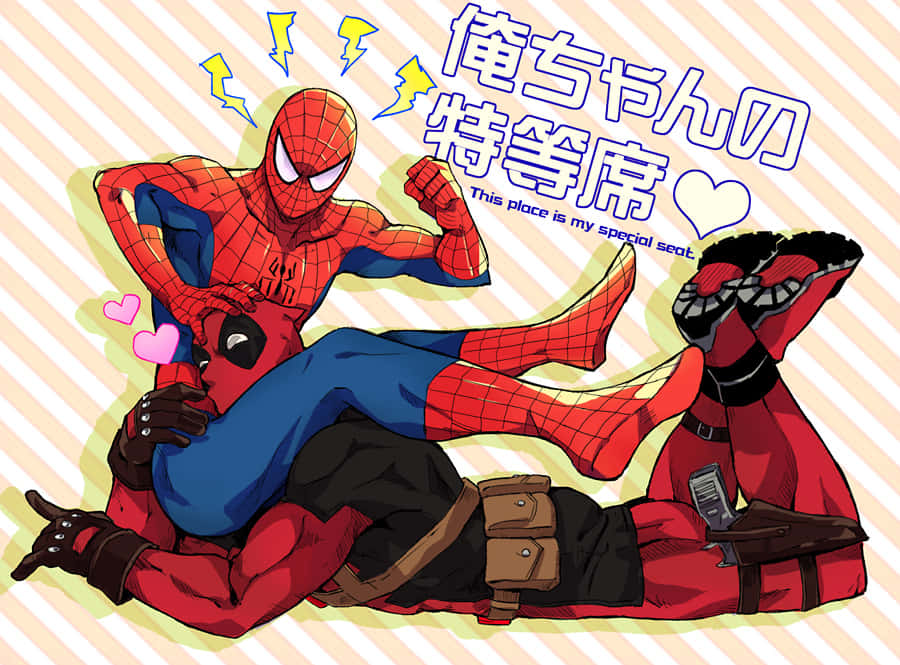 Deadpool And Spiderman 桌布 壁紙 — 蜘蛛人勝利地坐在斜倚的死侍身上，背景是條紋圖案，帶有心形和日文字句。