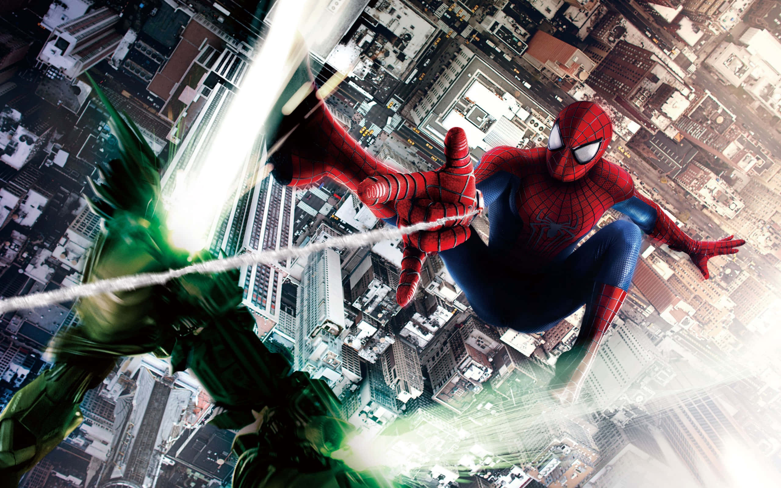 Spider Man 2 桌布 壁紙 — 蜘蛛人在動態空中戰鬥中，穿梭於城市景觀，與綠色裝甲反派交戰。