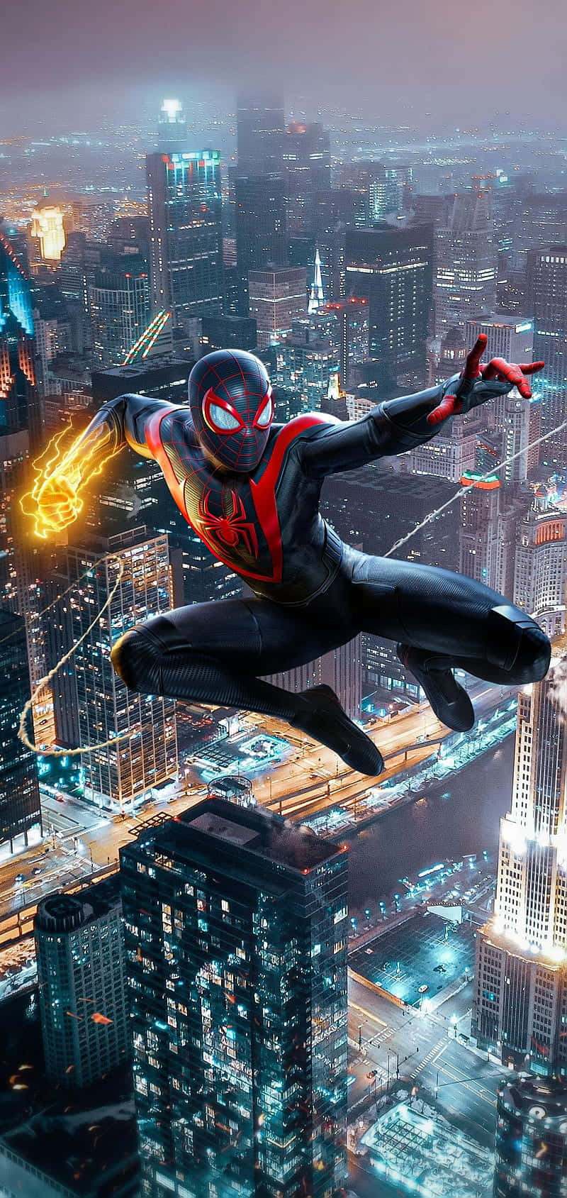 Amazing Spider Man iPhone 桌布 壁紙 — 蜘蛛人在夜晚穿過霓虹燈照亮的城市景觀，帶著發光的蜘蛛絲和火焰手勢。