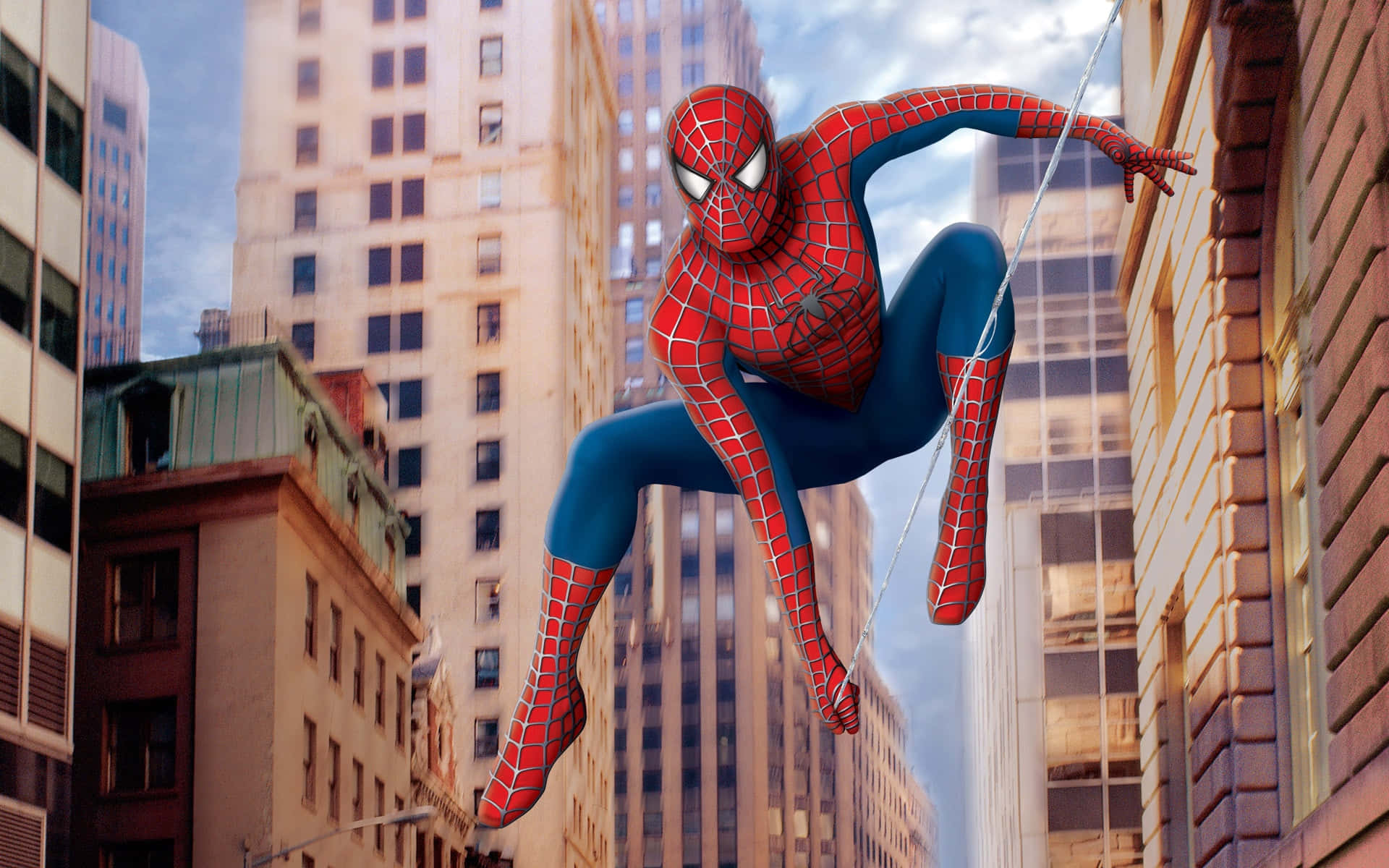 Web-slinging 桌布 壁紙 — 蜘蛛人在明亮的白天天空下，在高聳的城市摩天大樓之間動態擺盪。