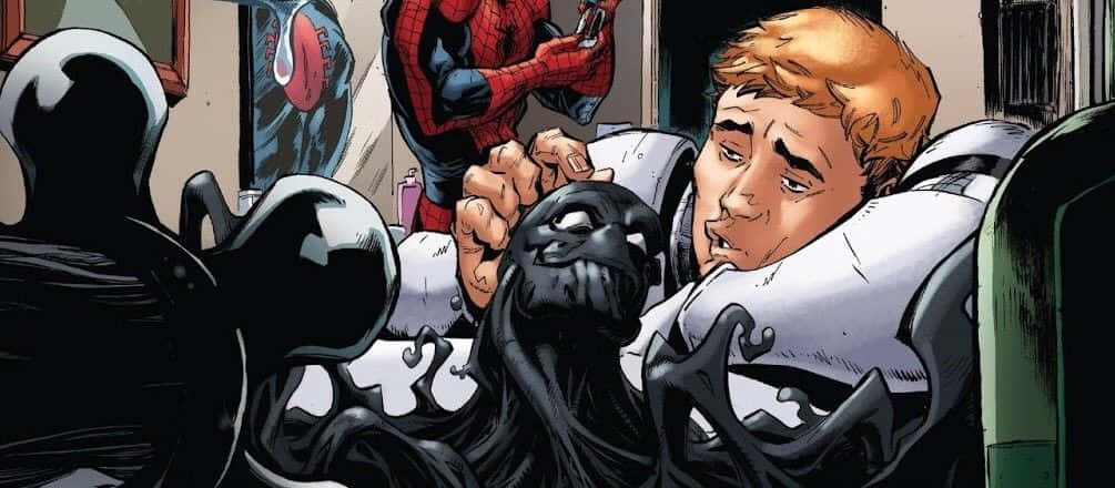 Flash Thompson 桌布 壁紙 — 蜘蛛人在漫畫格中面對一個威脅性的黑色共生體生物，籠罩著一個驚恐的年輕人。