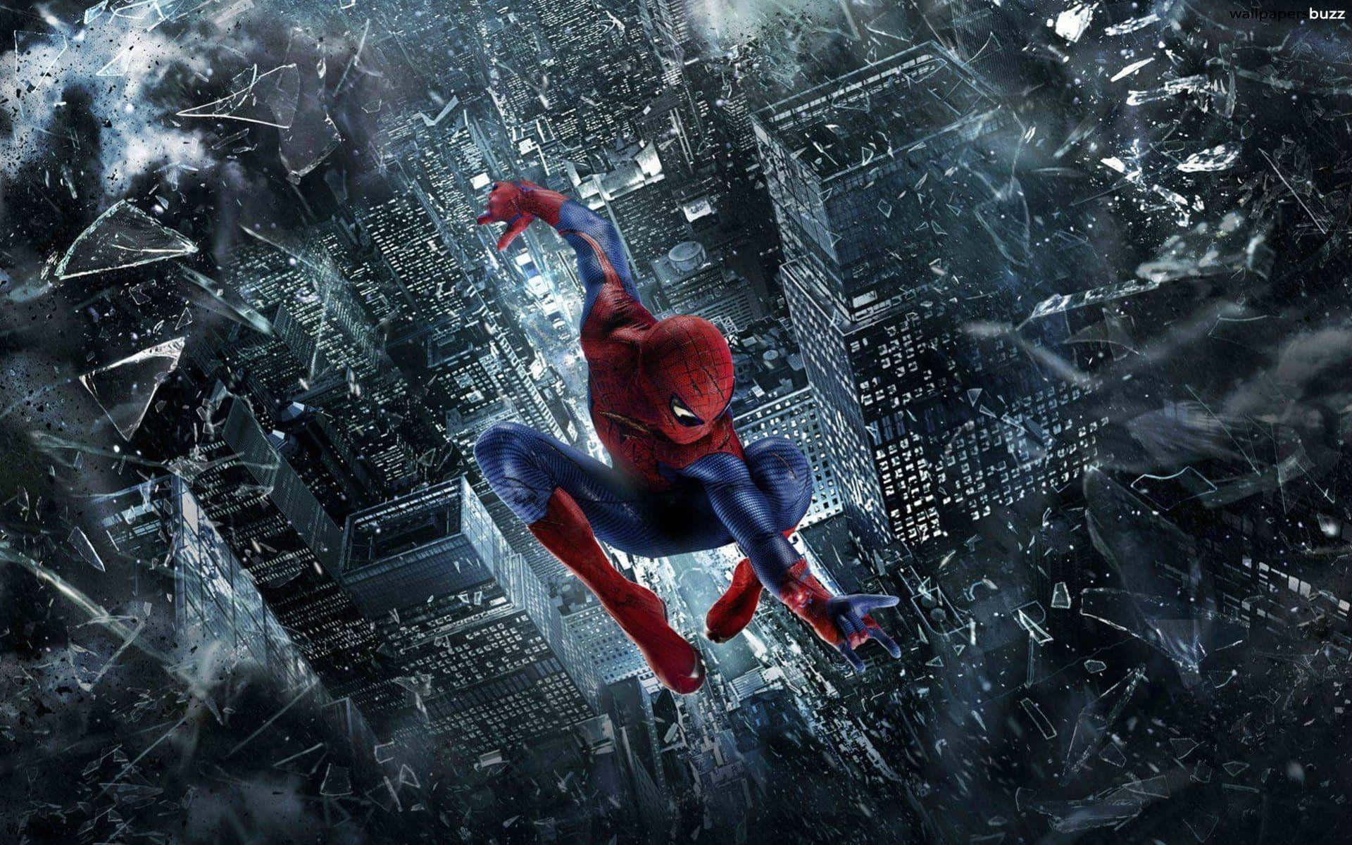 Best Spider Man 桌布 壁紙 — 蜘蛛人在破碎的玻璃城市景觀中擺盪，下方有摩天大樓，周圍有碎片飛舞。