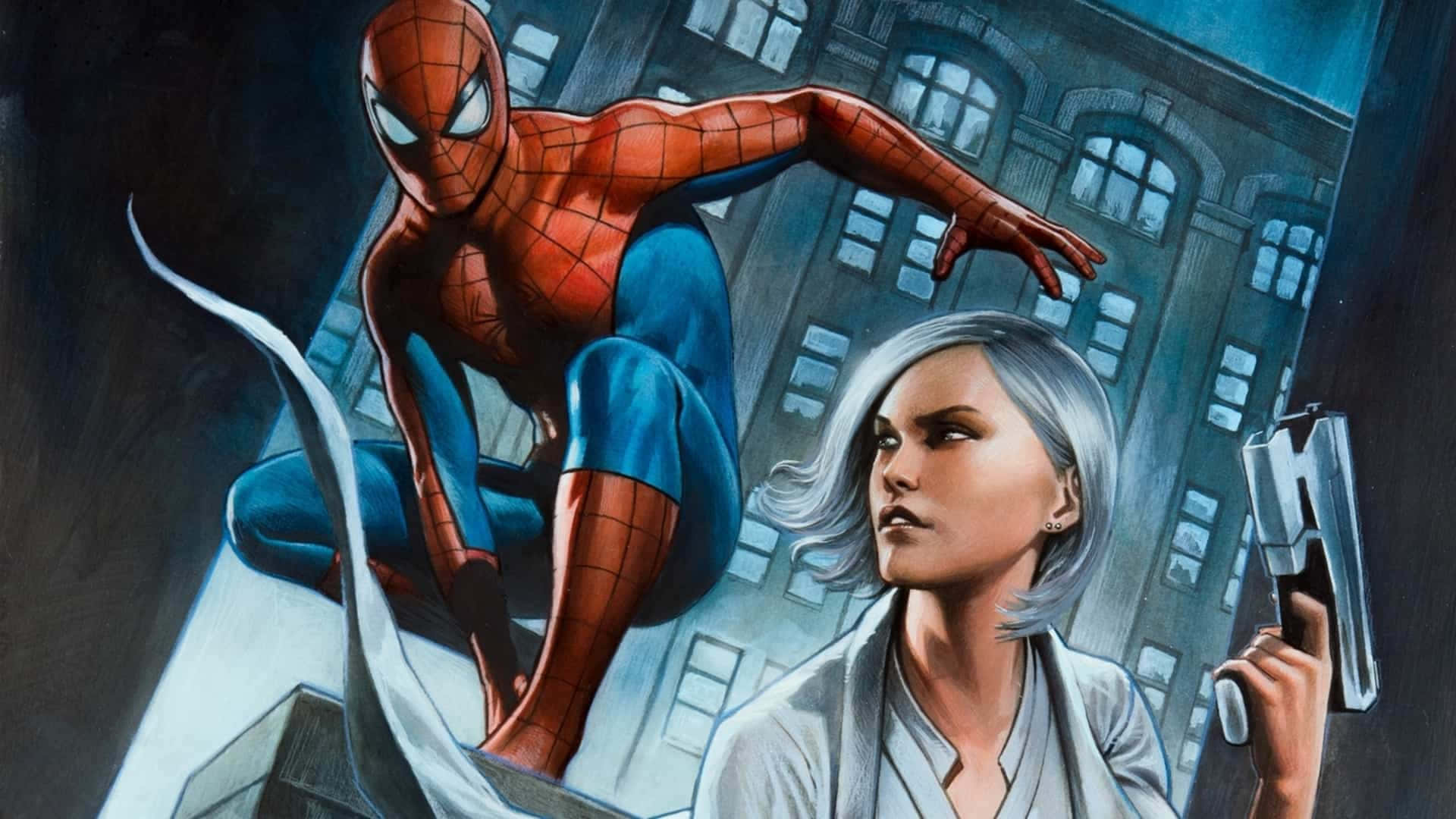 Silver Sable 桌布 壁紙 — 蜘蛛人在雨中城市景觀中擺盪，而一位銀髮女子手持槍枝，在發光的窗戶背景下準備行動。