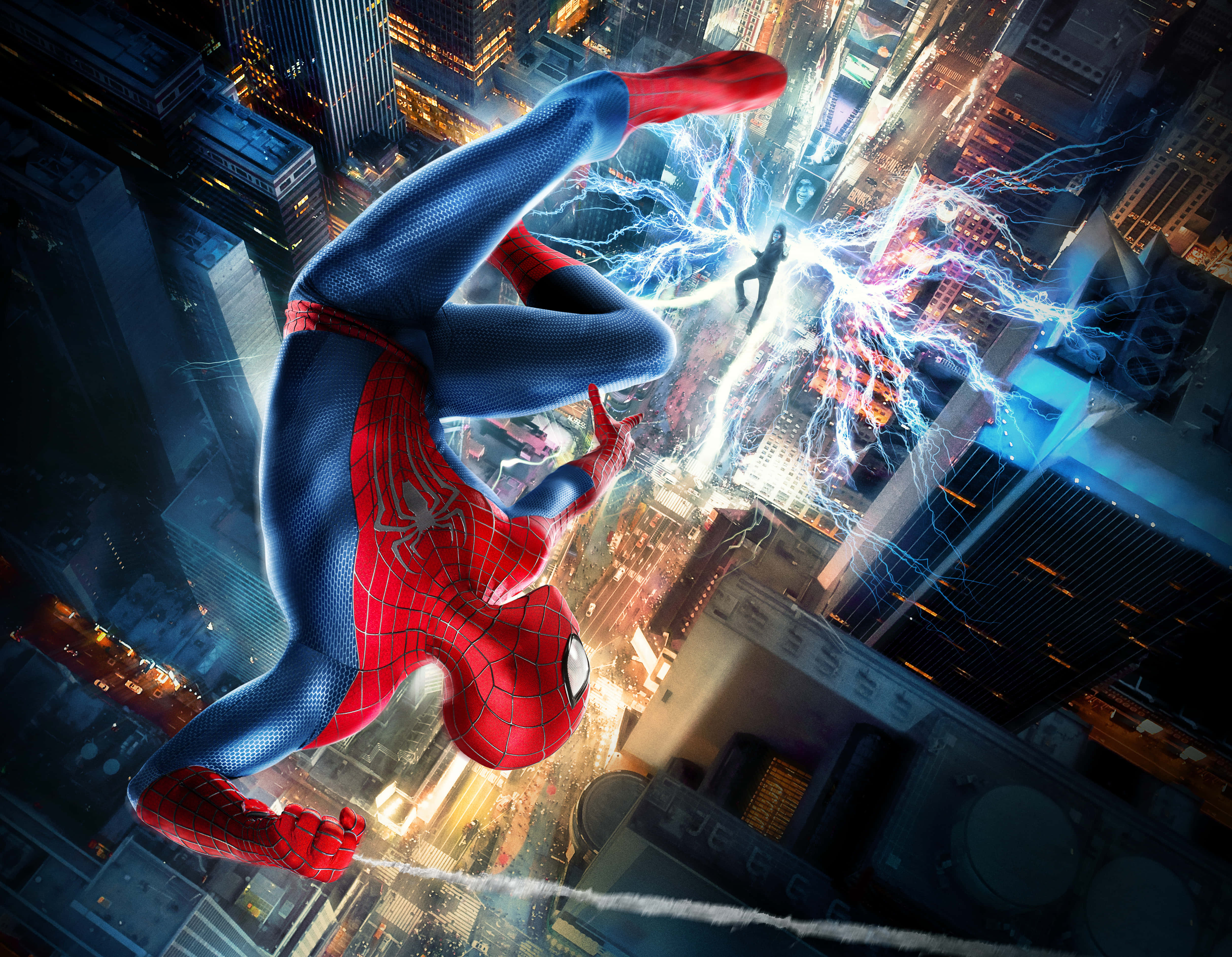 Spiderman Face 桌布 壁紙 — 蜘蛛人在霓虹燈照亮的城市景觀中擺盪，電能在他和遠處的身影之間劈啪作響。