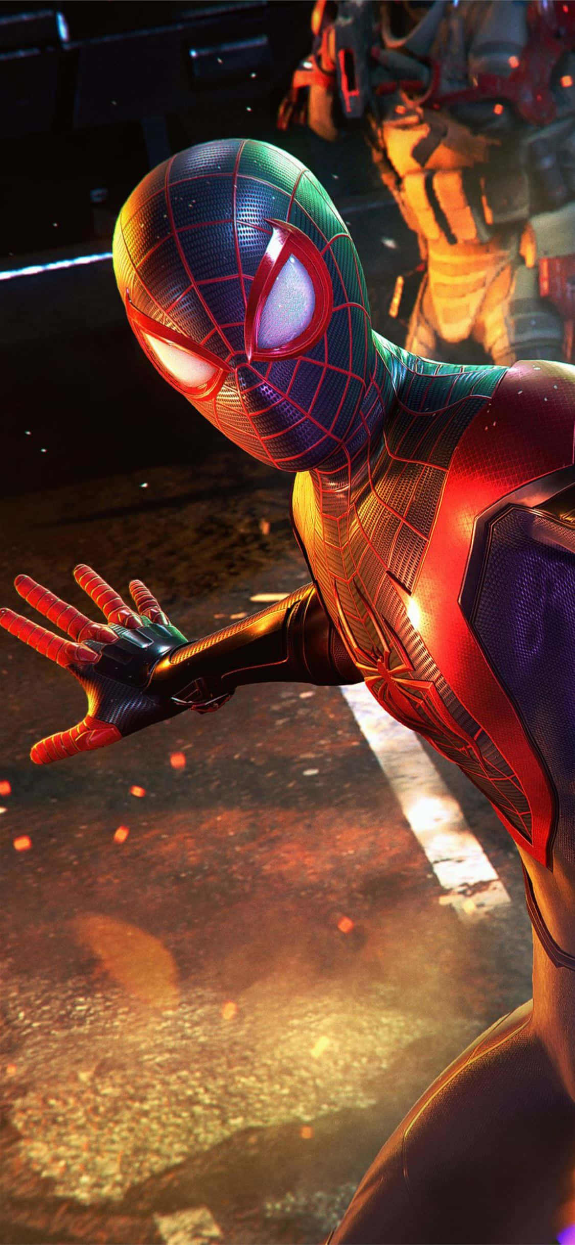 Miles Morales iPhone 桌布 壁紙 — 蜘蛛人穿著發光的紅藍戰衣，在黑暗的城市背景下動態蹲伏，伴隨著熾熱的橙色火花。