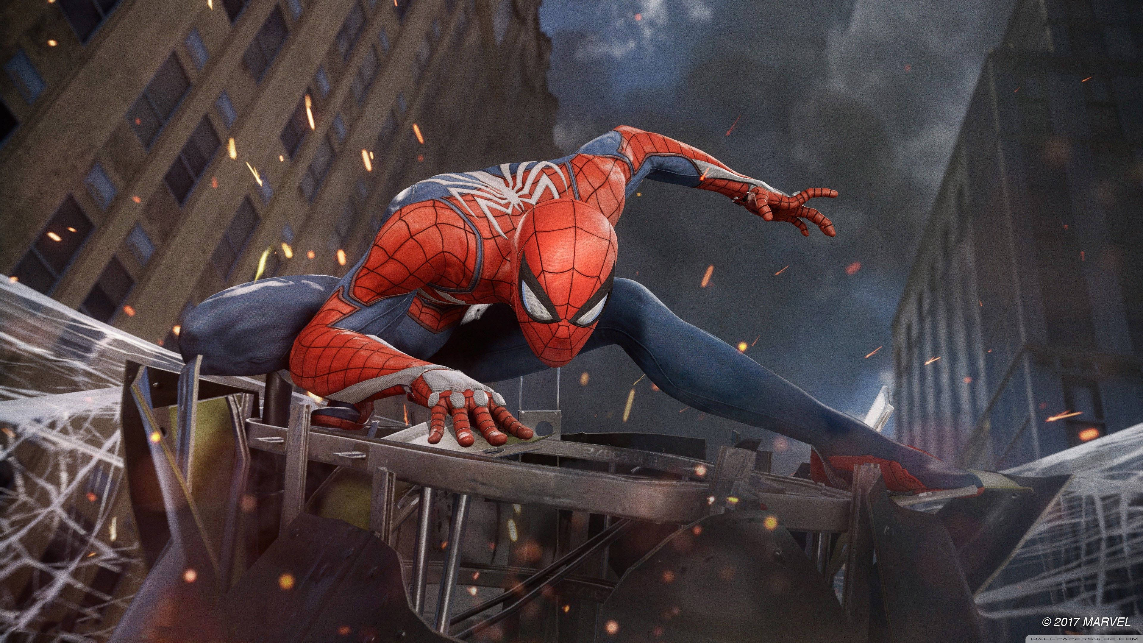 4K Marvel 壁紙 桌布 壁紙 — 蜘蛛人穿著紅藍戰衣，在火花四濺、摩天大樓聳立的 gritty 都市峽谷中動態擺盪。