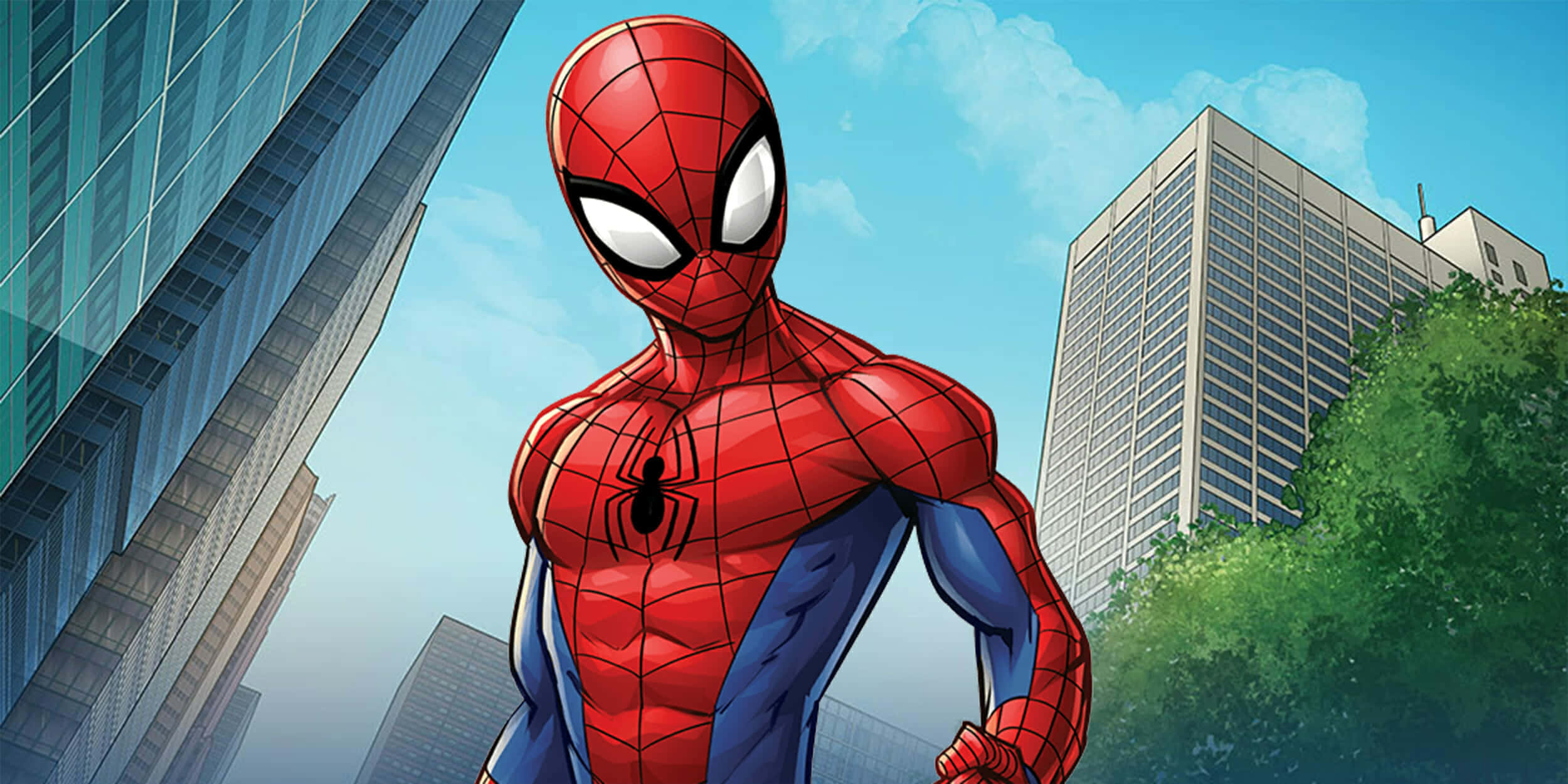Hero 桌布 壁紙 — 蜘蛛人英勇地站在充滿活力的城市景觀中，高聳的摩天大樓和茂密的綠樹在晴朗的藍天下。