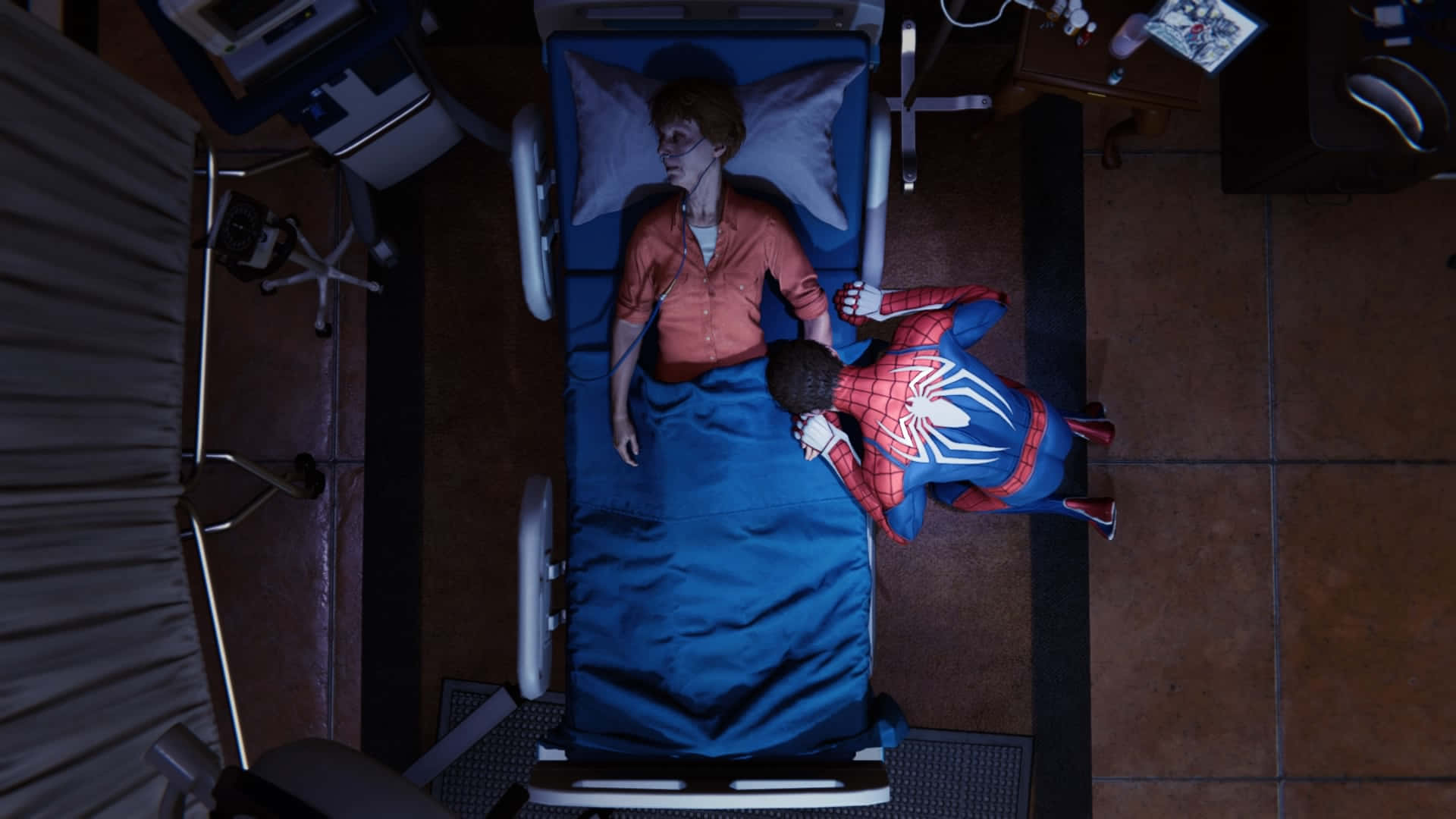 Aunt May 桌布 壁紙 — 蜘蛛人跪在醫院床邊，床上躺著一個女人，從上方俯瞰一個昏暗的房間。