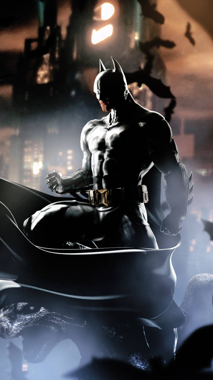 Arkham 桌布 壁紙 — 蝙蝠俠以剪影姿態站在建築物頂端，俯瞰夜間閃爍的高譚市景觀。