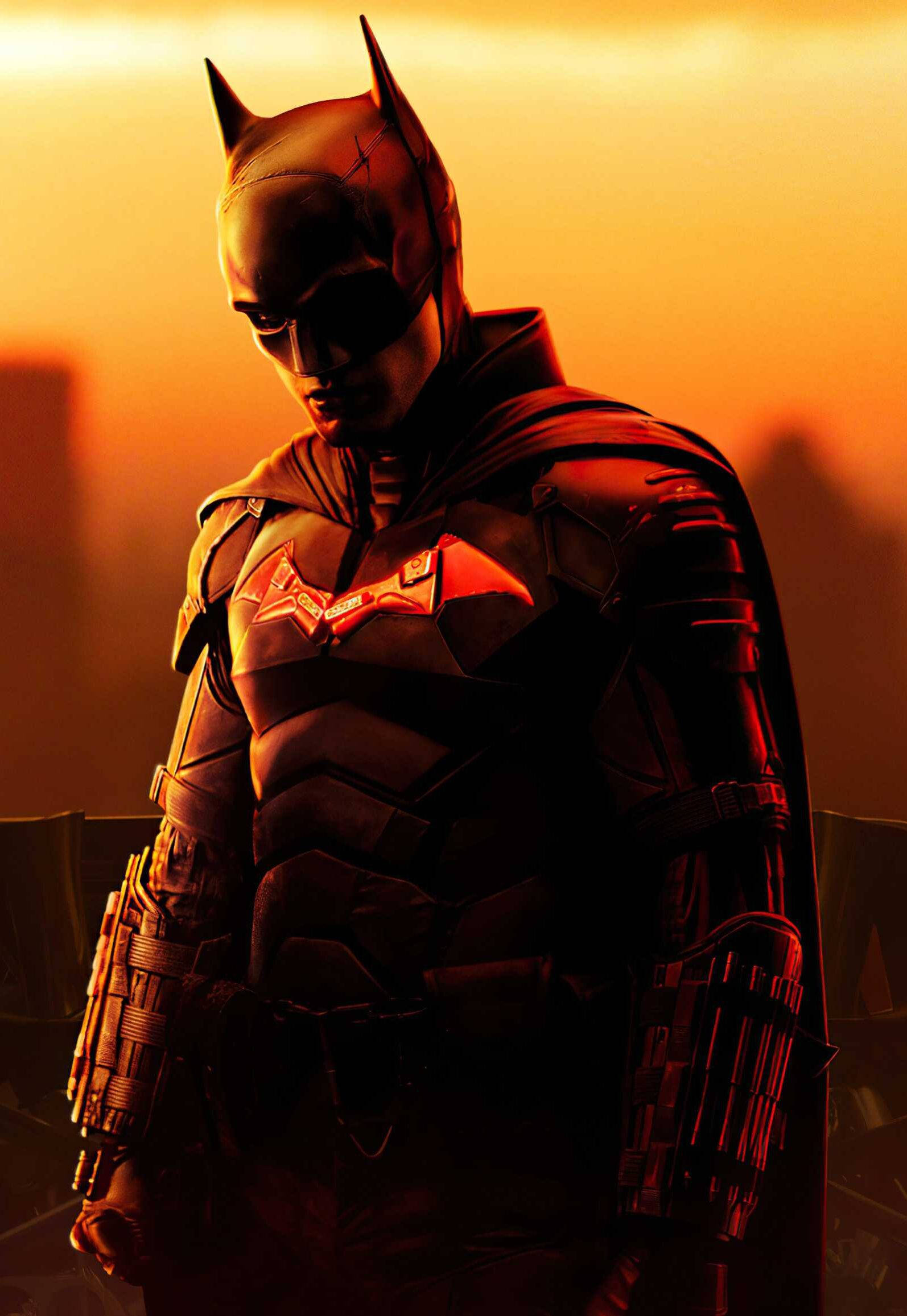 The Batman iPhone 桌布 壁紙 — 蝙蝠俠以剪影姿態站在發光的橙色日落天空前，表情堅定。